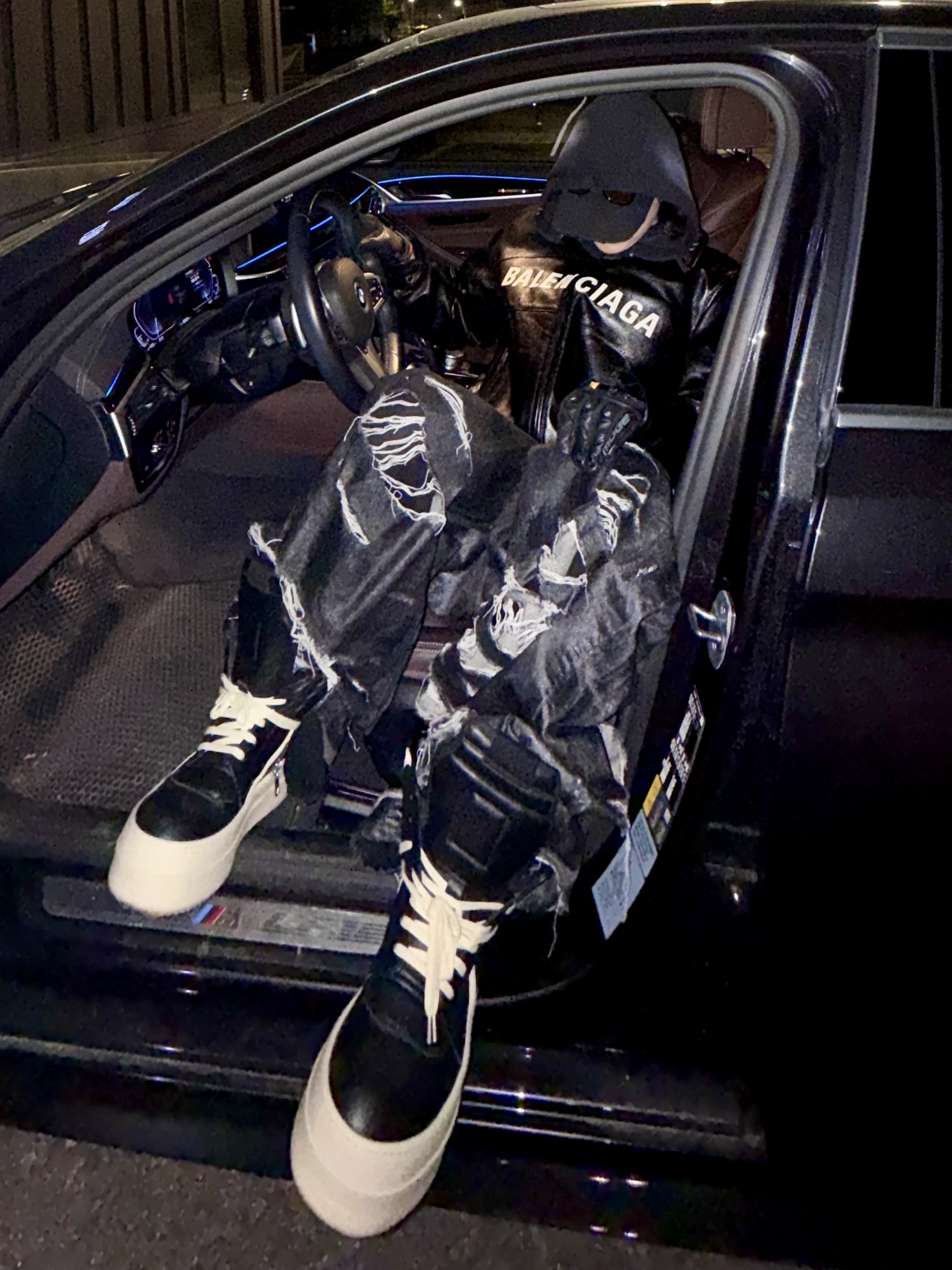 Rick Owens Hollywood Mega Bumper Geobasket in Full Grain Calf Leather Black Milk, Rick Owens Mega Bumper Geobasket Black Milk 착용 스타일 - 3