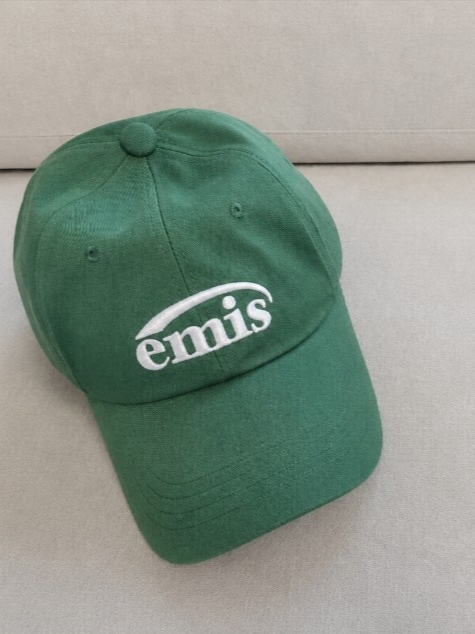 Emis New Logo Emis Cap Green 착용 스타일