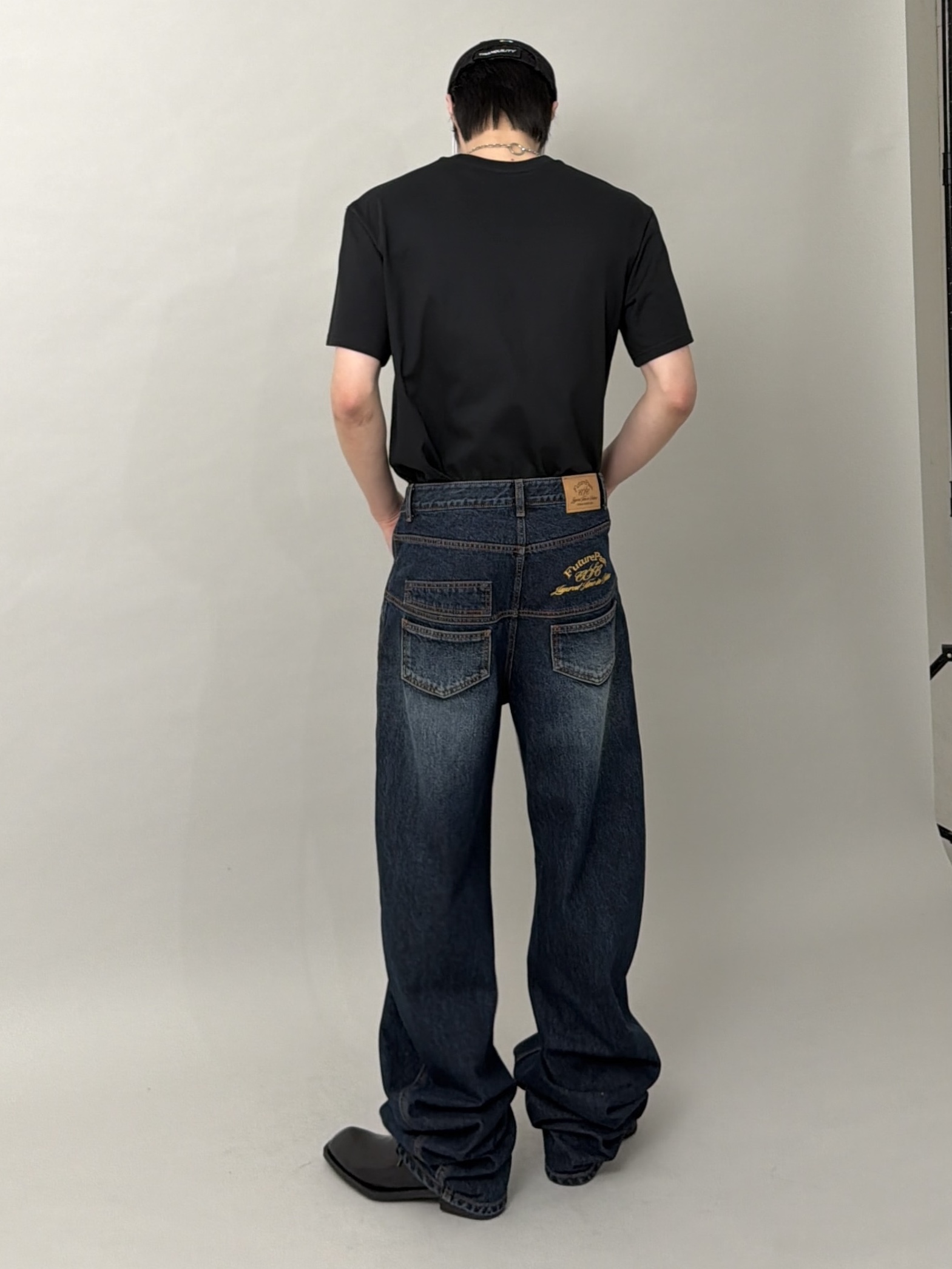 CSC Over Draped Denim Pants Mid Blue, CSC Classic Short Sleeve T-Shirt Black 착용 스타일 - 1