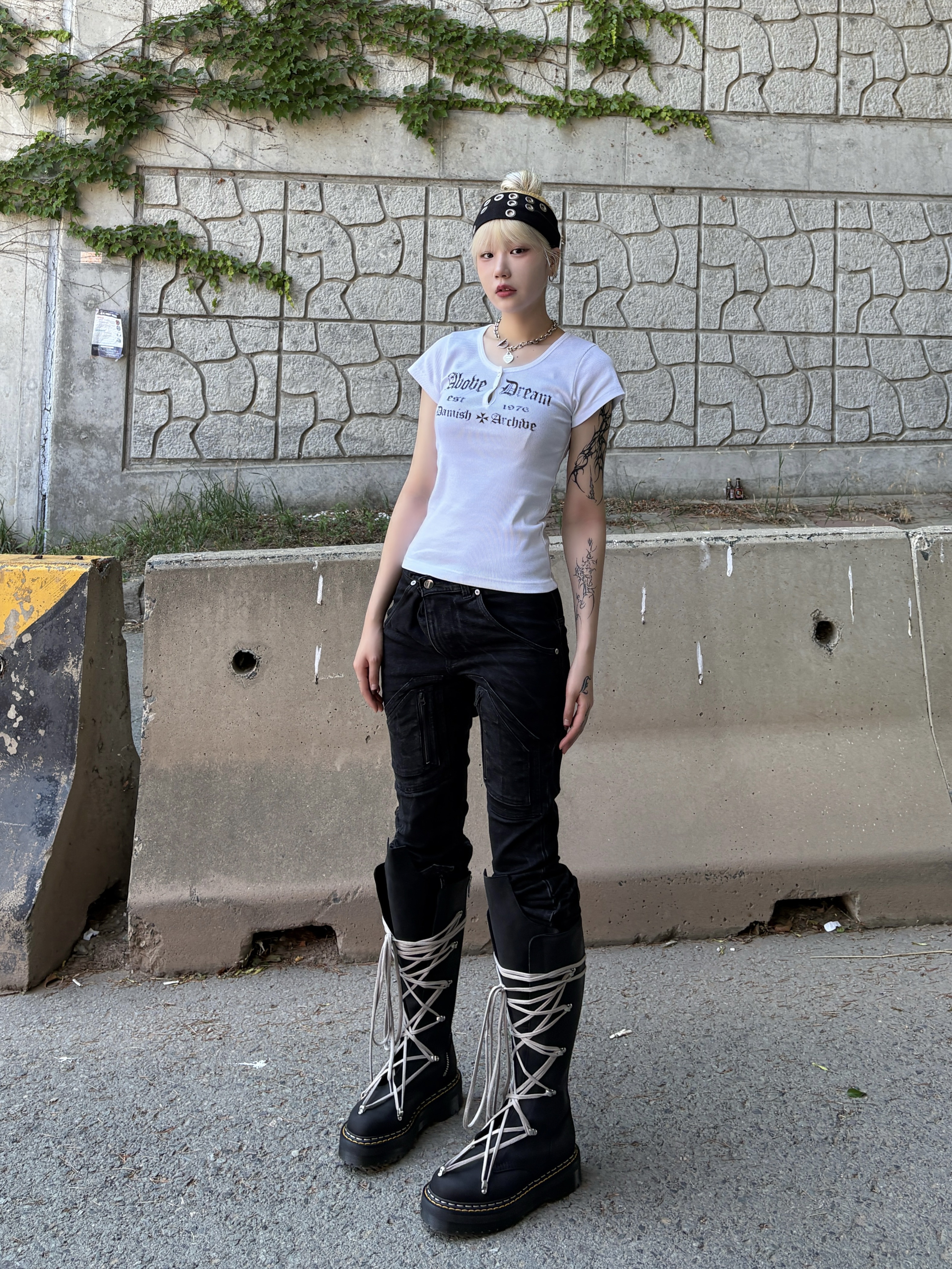 Dr. Martens x Rick Owens 1B60 Quad Sole Pentalace Boots Black 착용 스타일 - 1