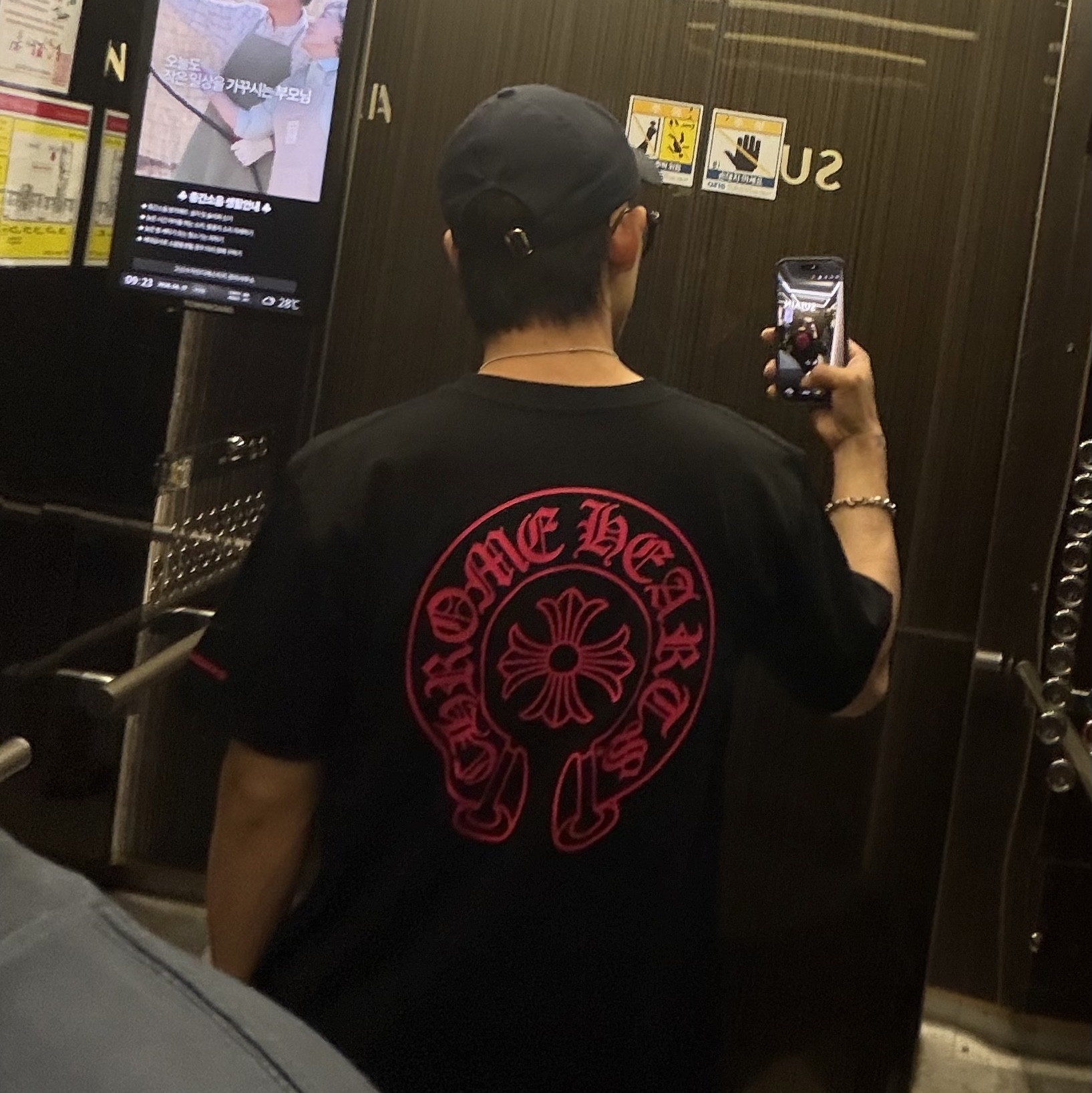Asics GT-2160 Breeze Cream Pure Silver, Chrome Hearts Horseshoe Logo T-Shirt Black Pink 착용 스타일 - 5