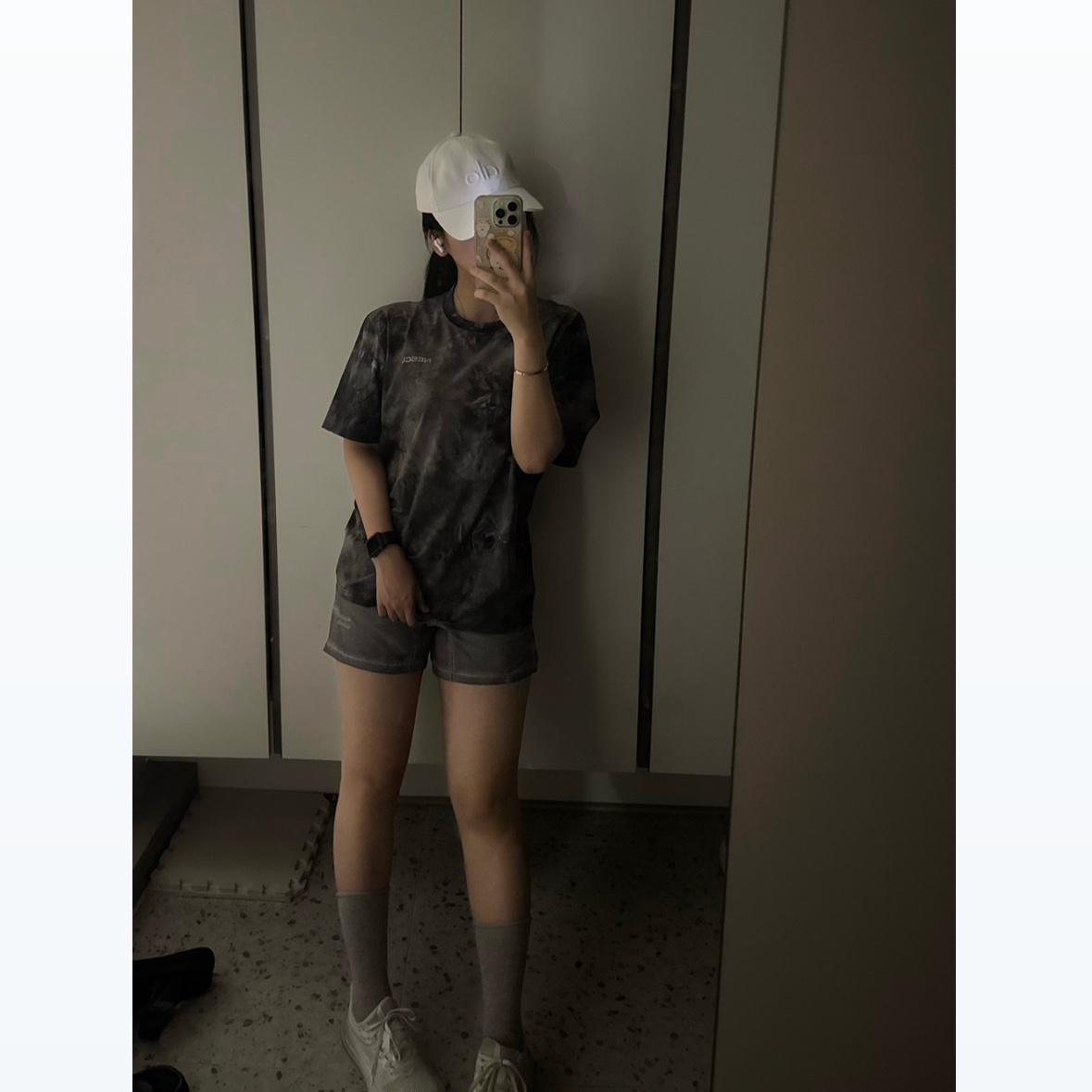 (W) Hoka Bondi 9 White - Wide, negative split club Functional Sorona Marble Short Sleeve Aurora 착용 스타일