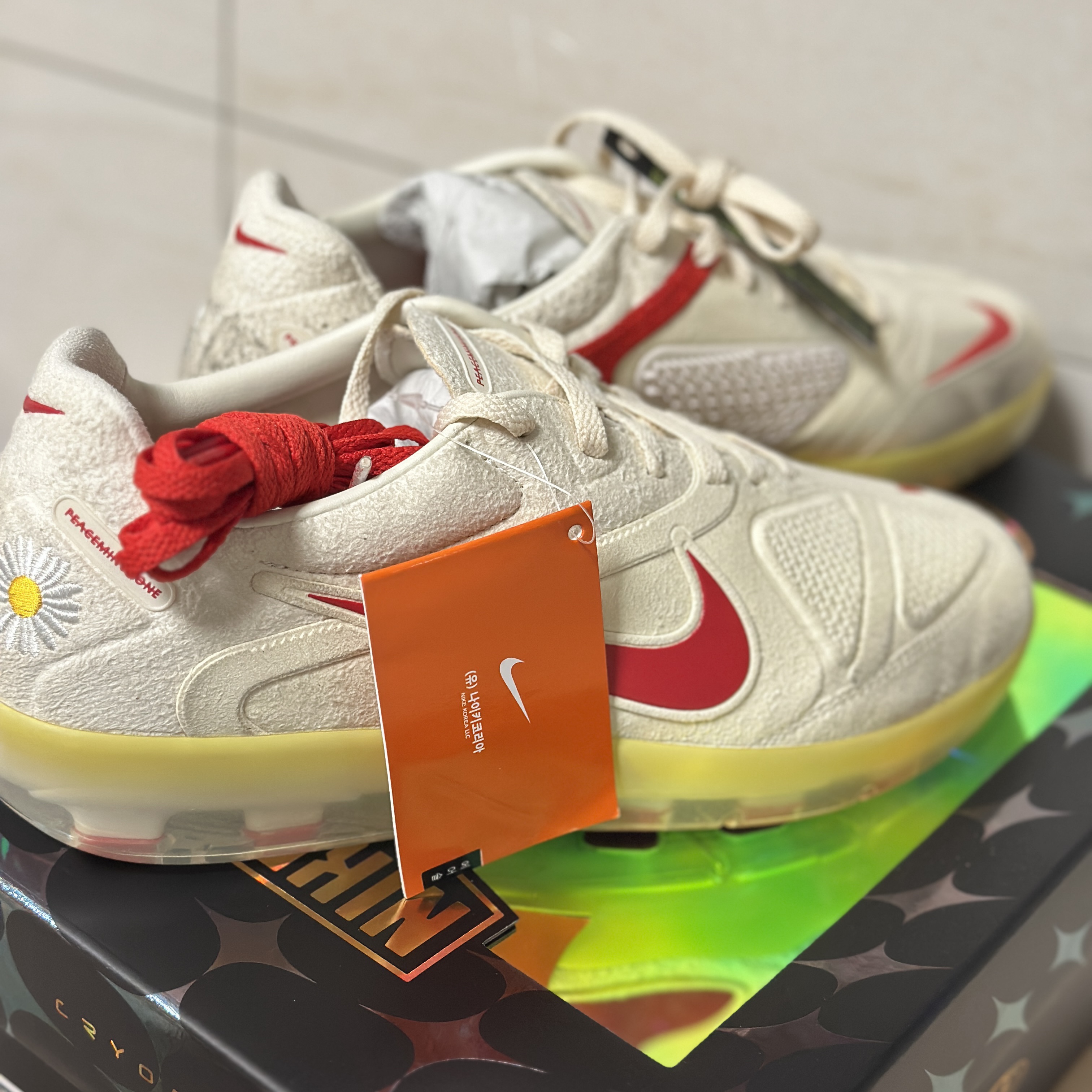 Nike x Peaceminusone Cryoshot CTR360 Natural and University Red 착용 스타일 - 3