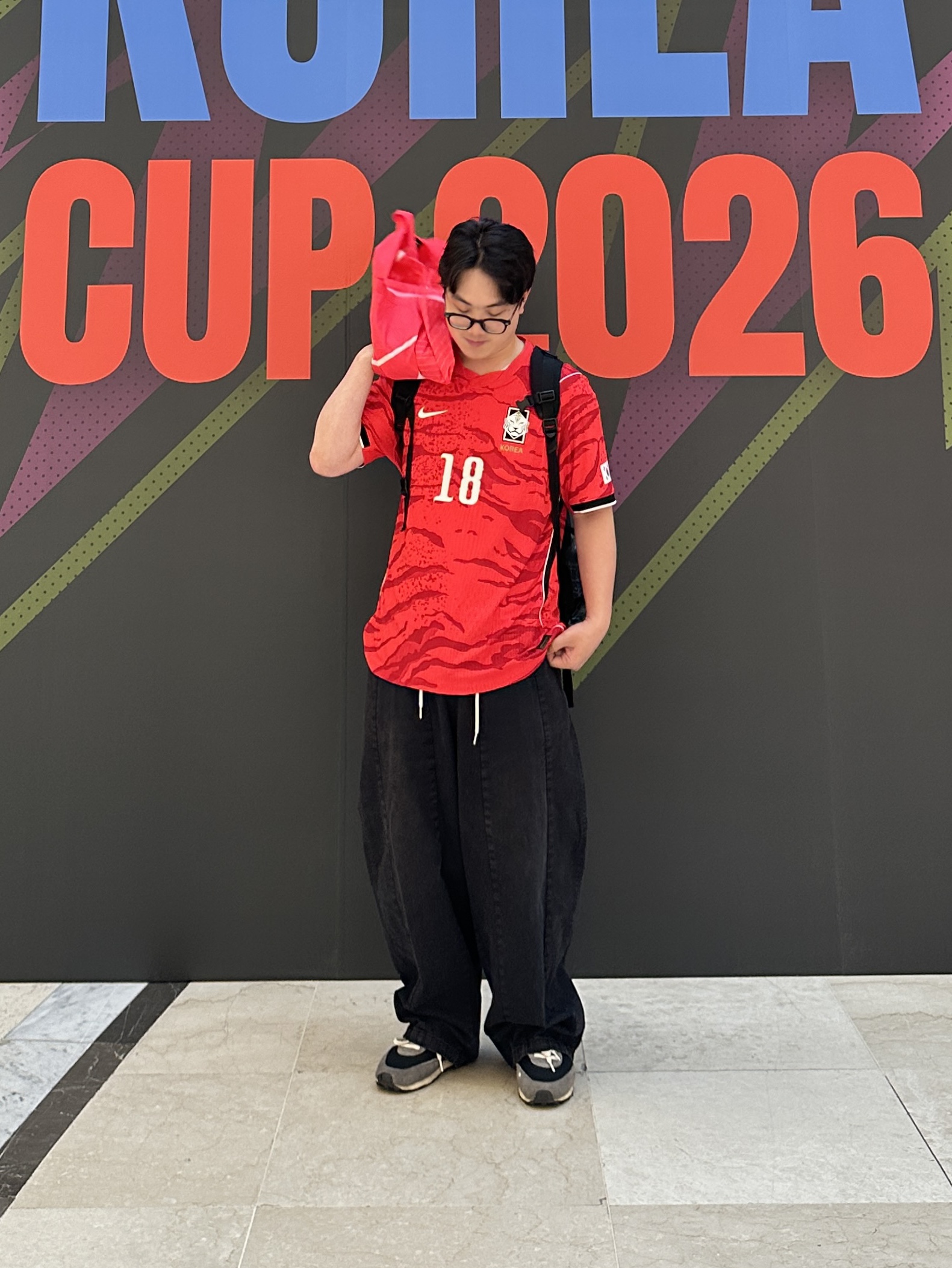 Nike Korea 2026 Stadium Home Dri-Fit Soccer Replica Jersey Global Red Black (Non Marking Ver.) 착용 스타일 - 1