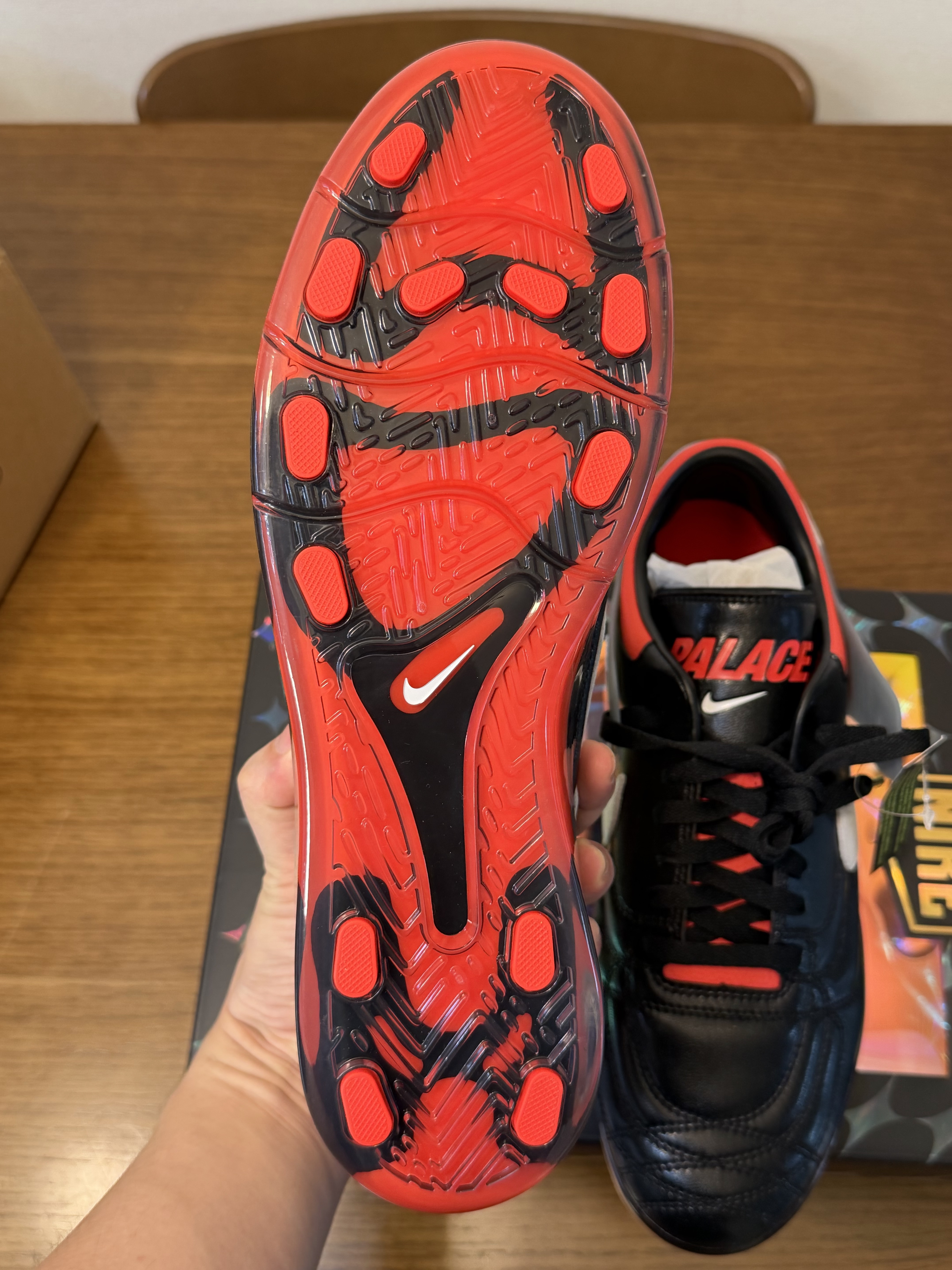 Nike x Palace Cryoshot Air Speed M Black and Crimson 착용 스타일 - 3