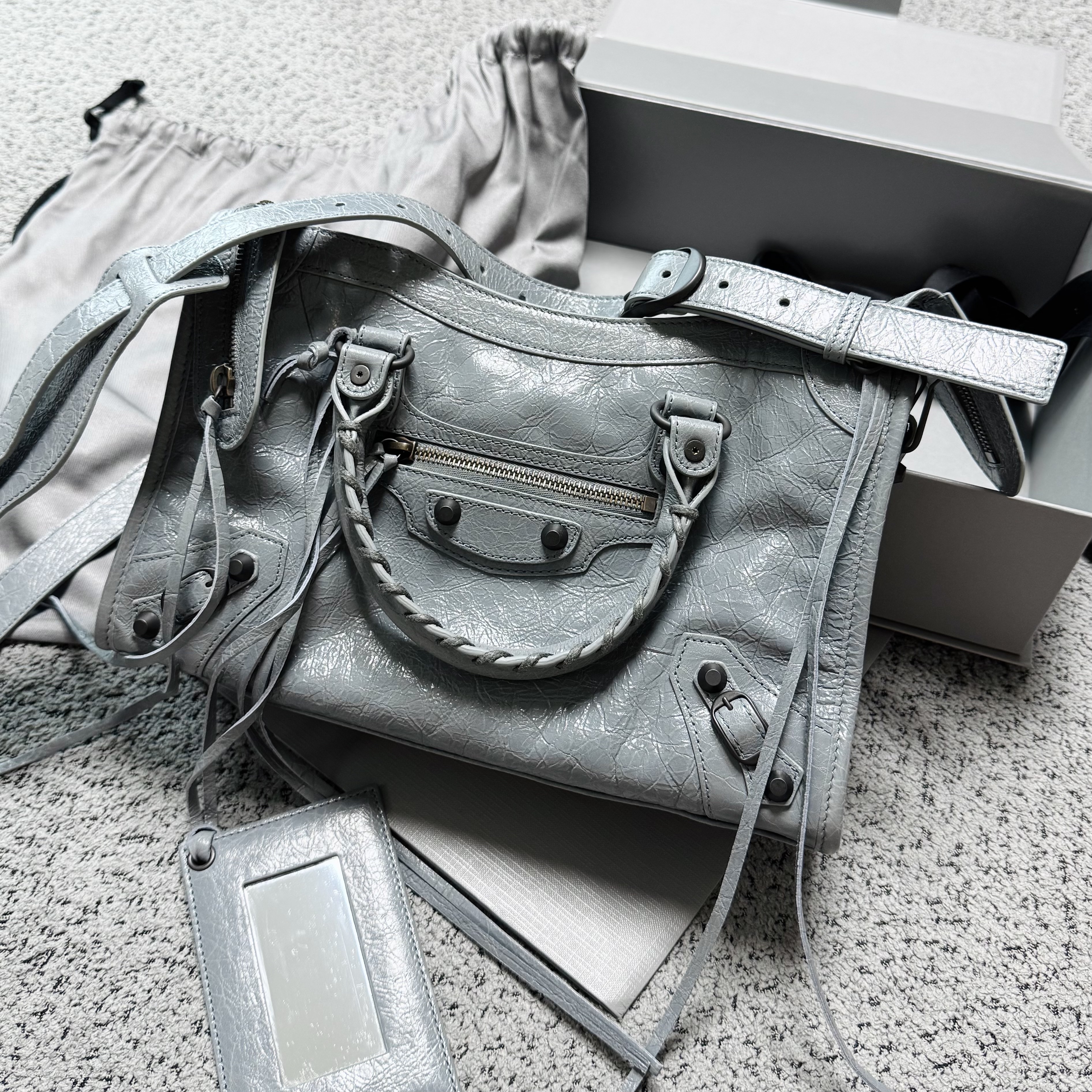 Balenciaga Le City Bag Small Blue Grey 착용 스타일 - 1