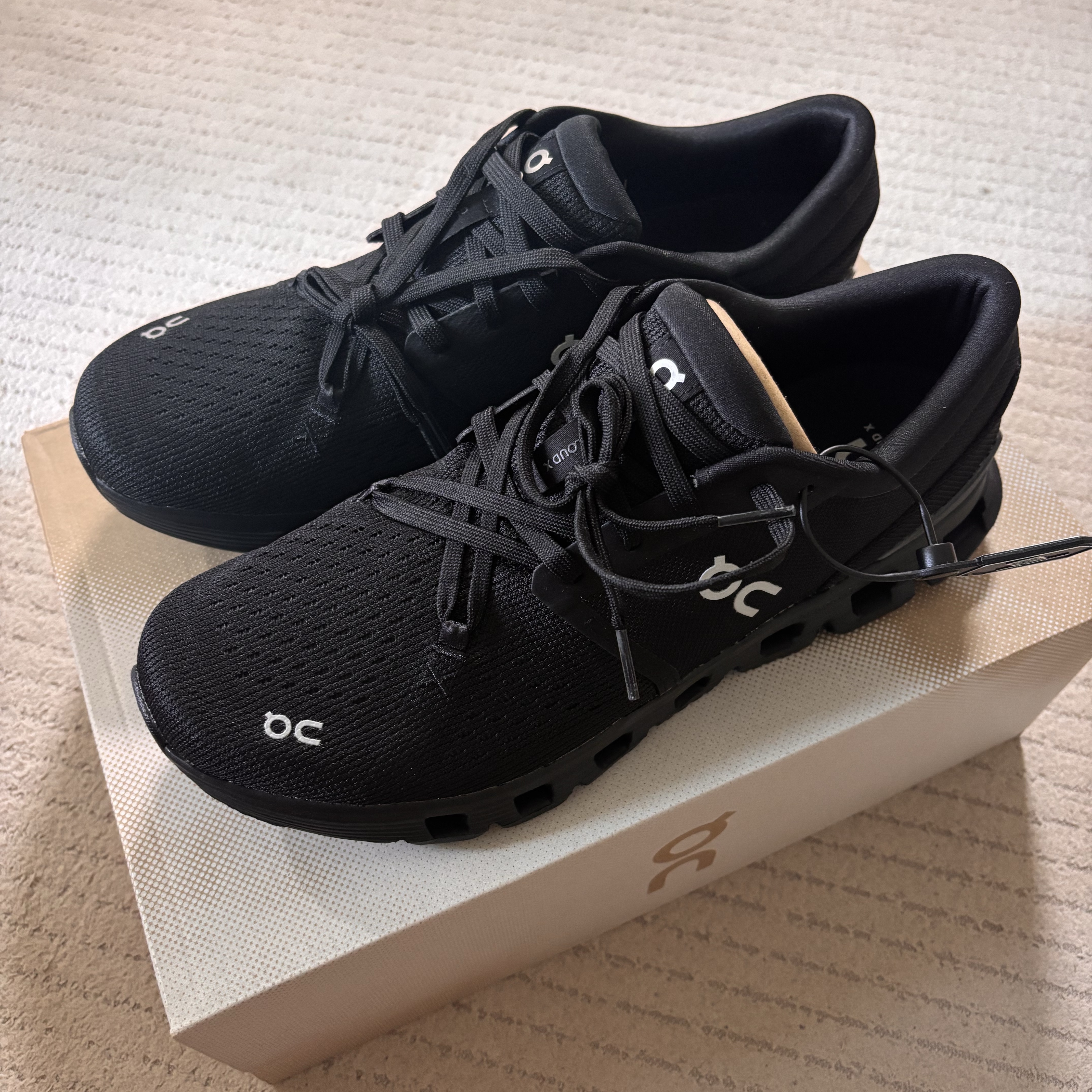 On Running Cloud X 4 Black Eclipse 착용 스타일 - 1