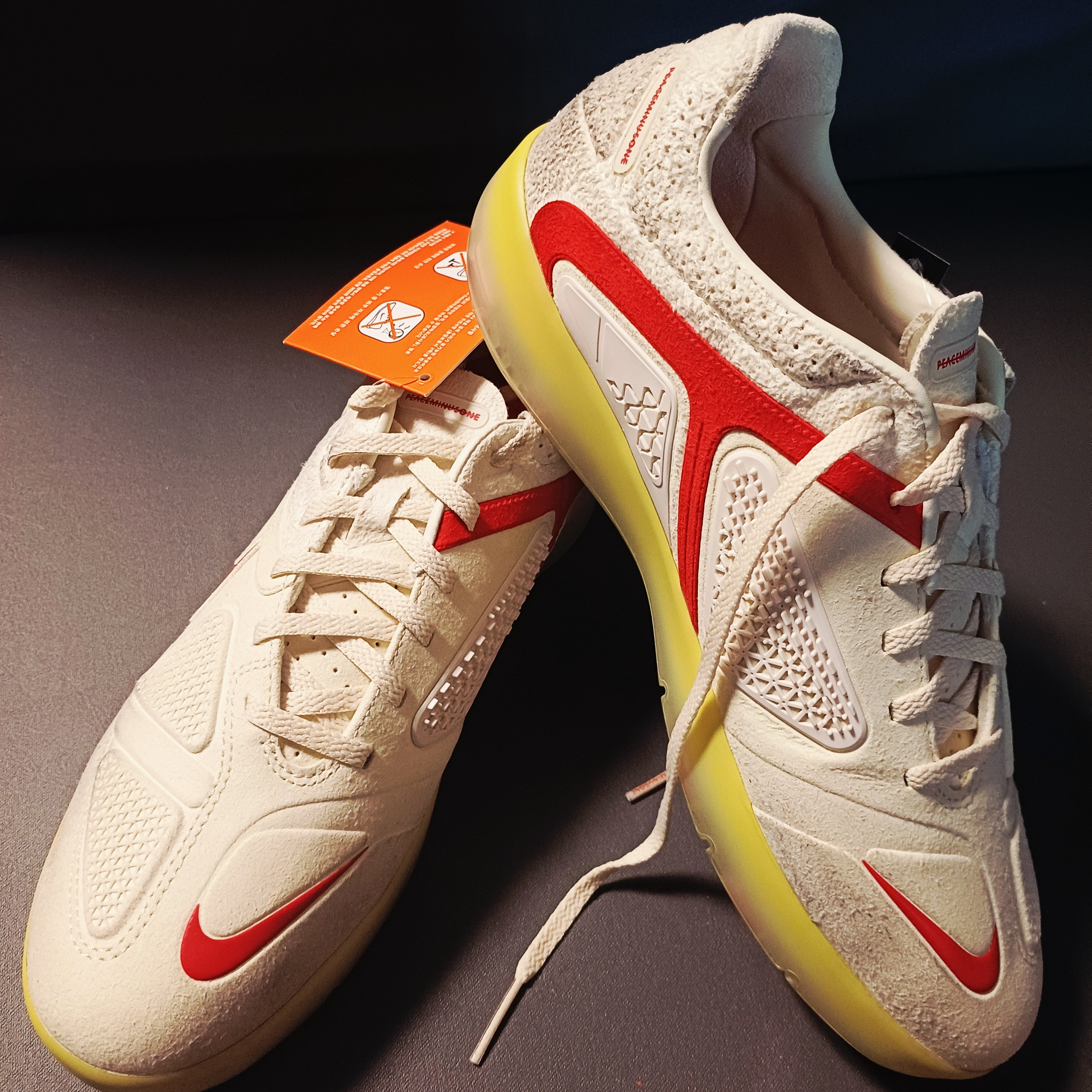 Nike x Peaceminusone Cryoshot CTR360 Natural and University Red 착용 스타일 - 6