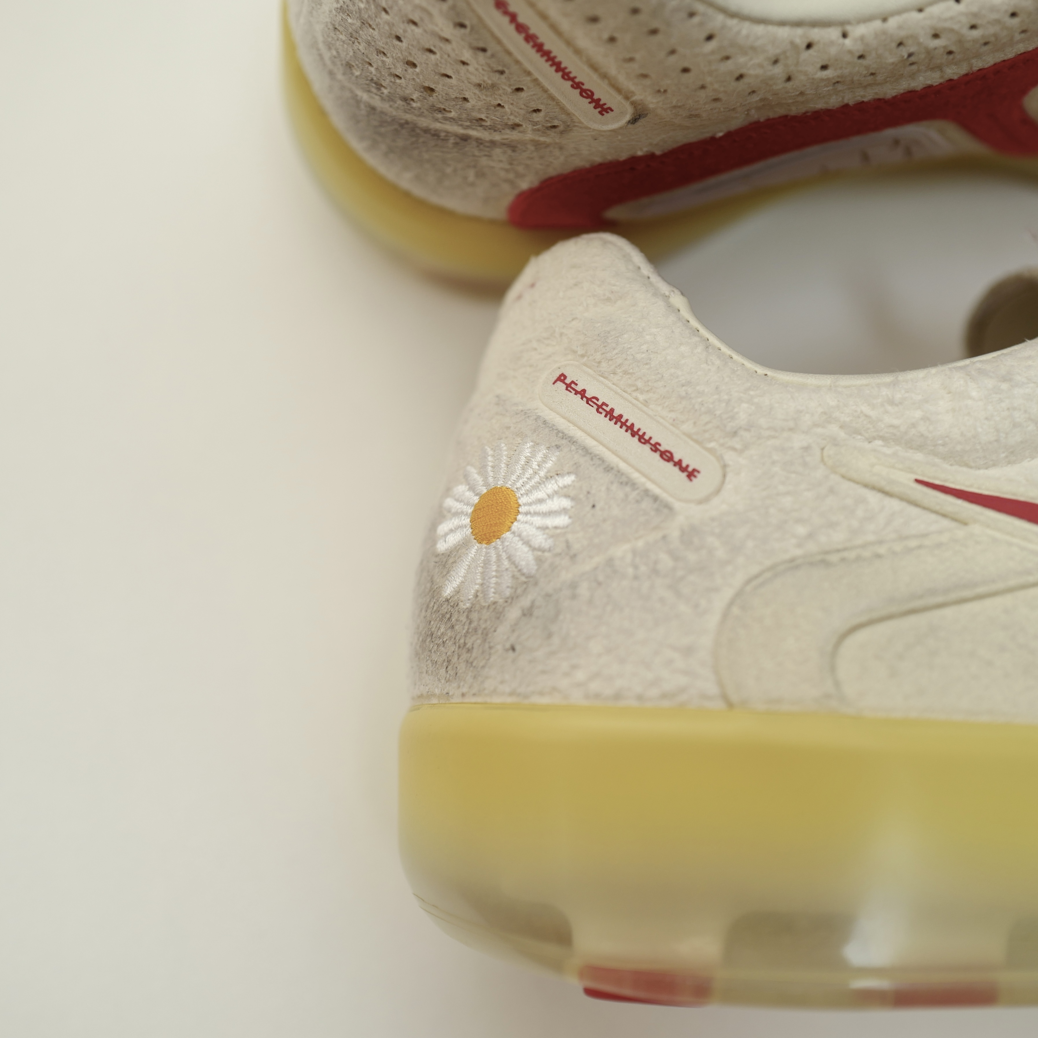 Nike x Peaceminusone Cryoshot CTR360 Natural and University Red 착용 스타일 - 5