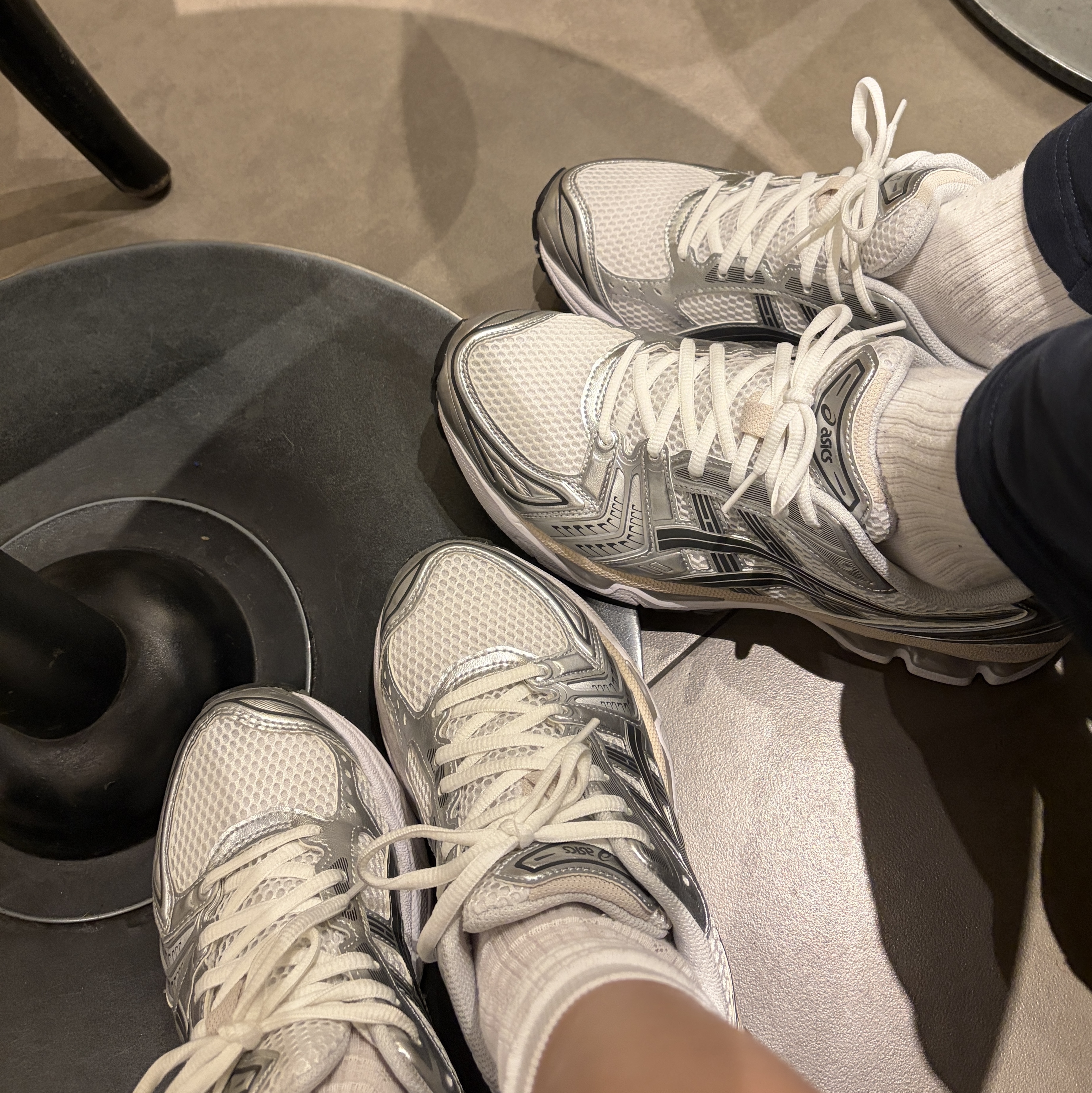 Asics Gel-Kayano 14 White Graphite Grey 착용 스타일