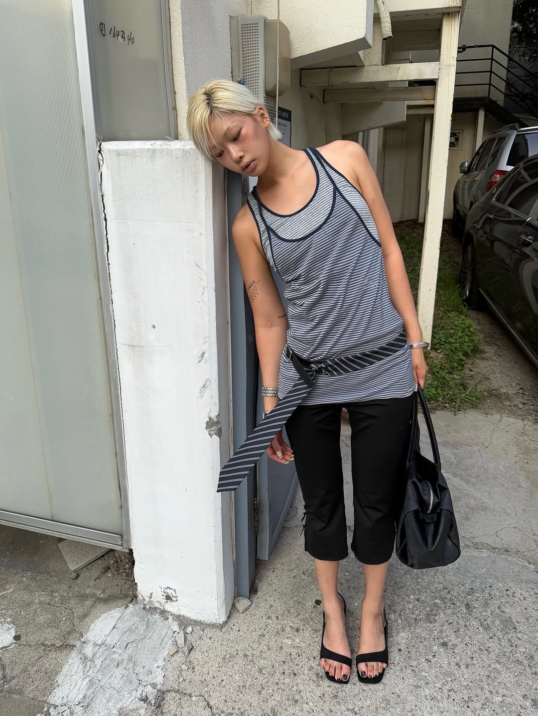 SOMSOC Eve Stripe Layered Long Sleeveless Navy 착용 스타일 - 2