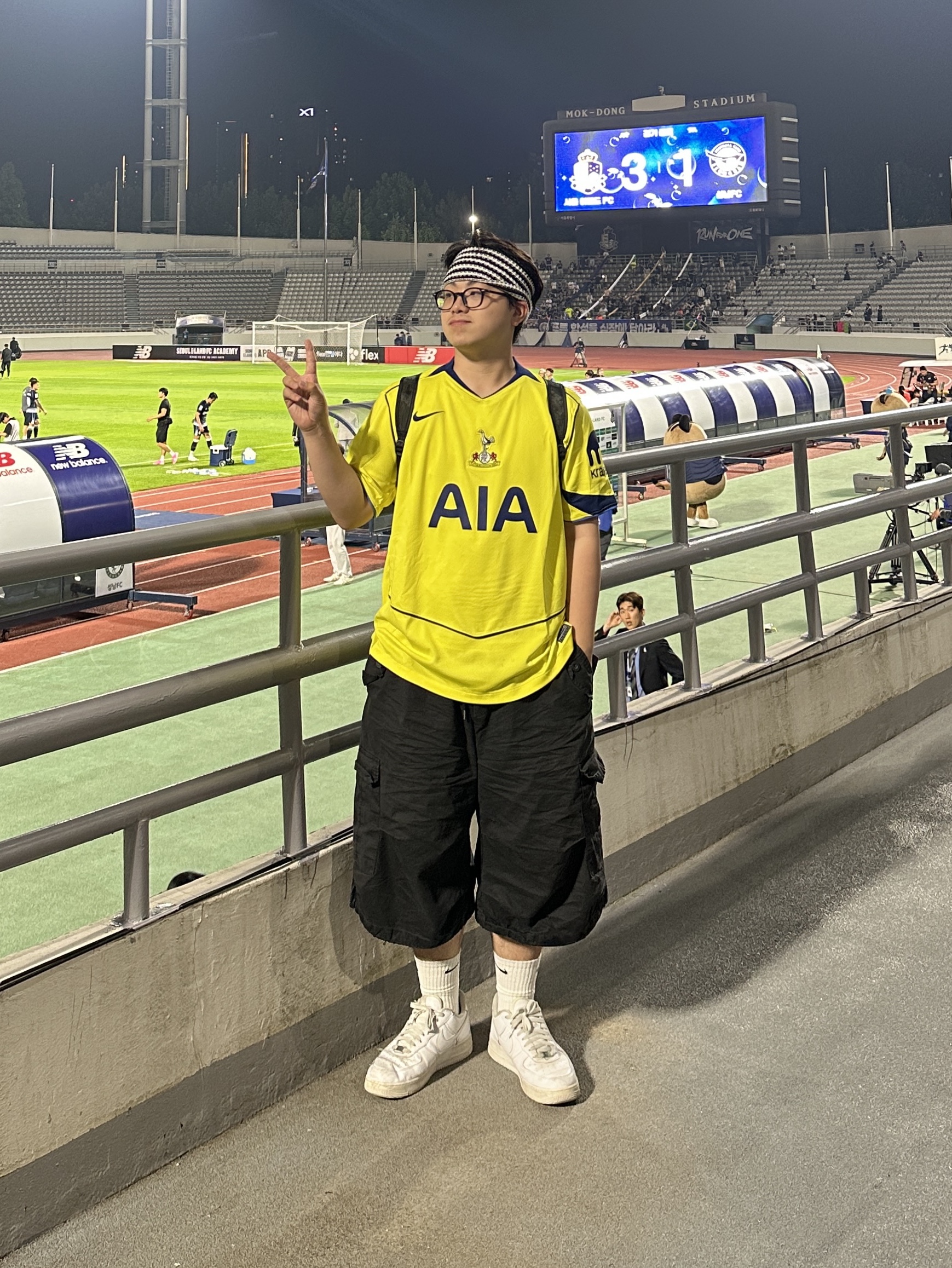 Nike Tottenham Hotspur 2025/26 Stadium 3rd Dri-FIT Total 90 Replica Jersey Dynamic Yellow Blue Void Pacific Blue (Non Marking Ver.) 착용 스타일 - 1