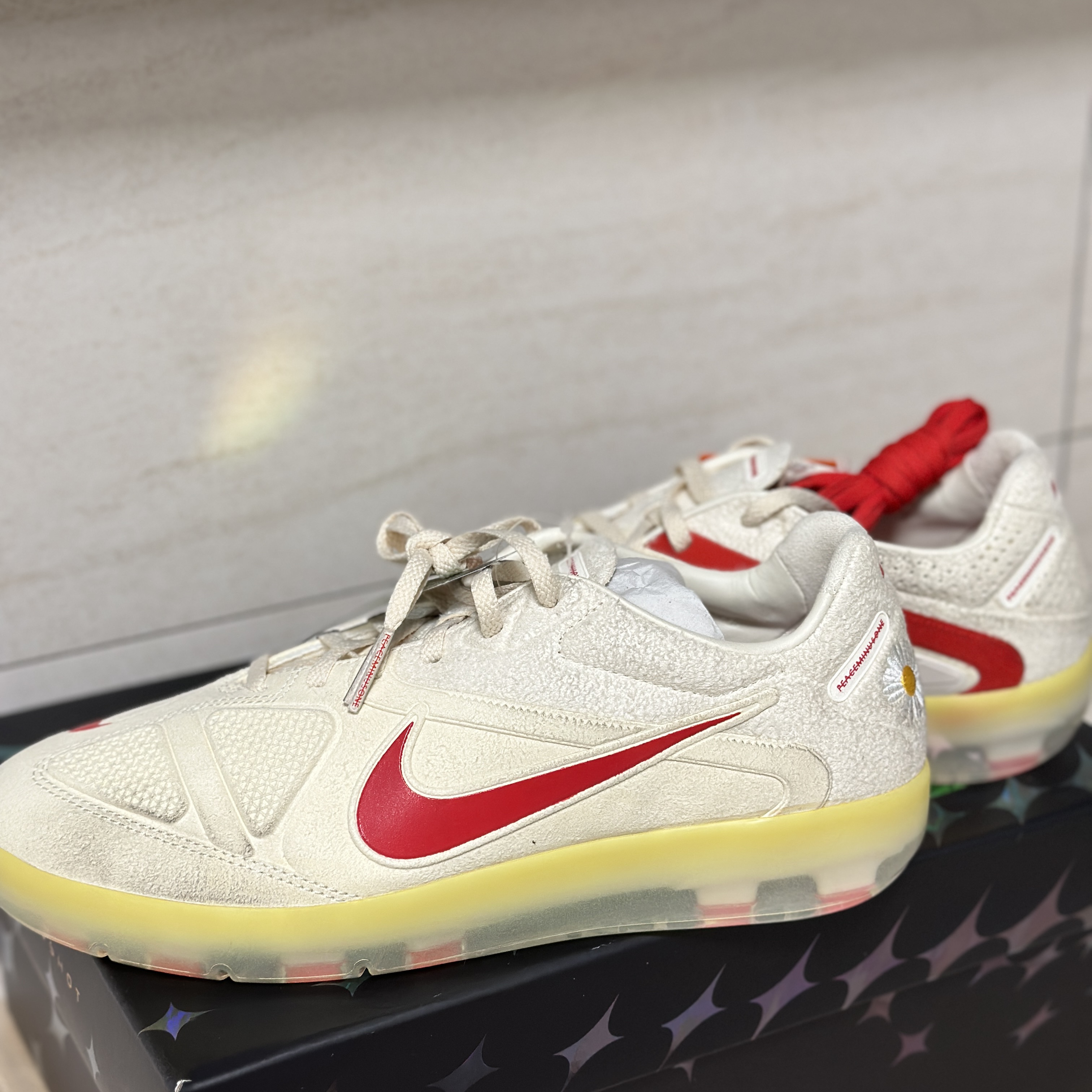 Nike x Peaceminusone Cryoshot CTR360 Natural and University Red 착용 스타일 - 2