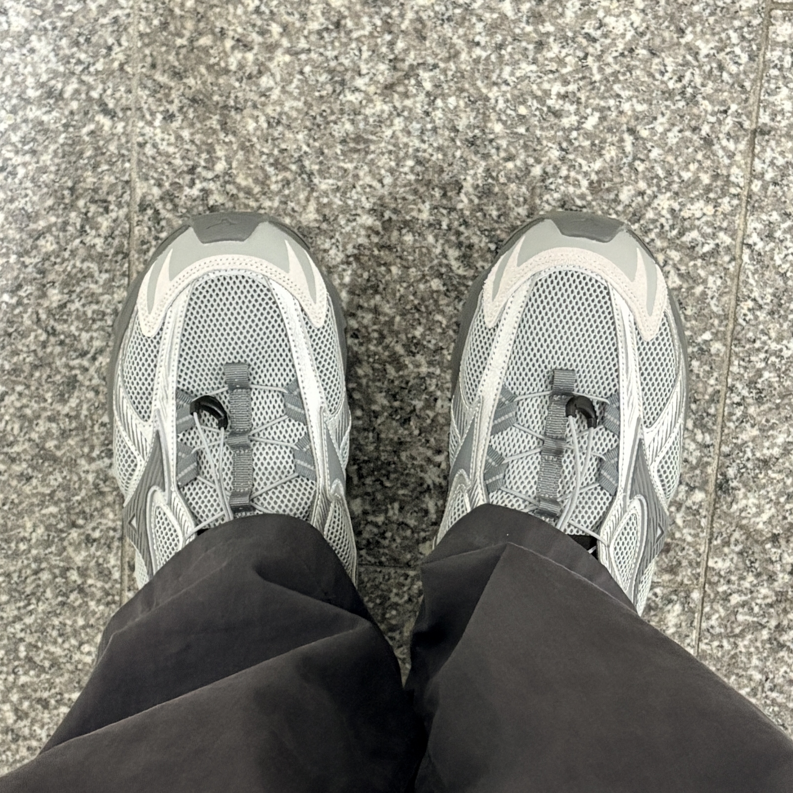 Mizuno Racer Trail SE Silver Grey 착용 스타일 - 1