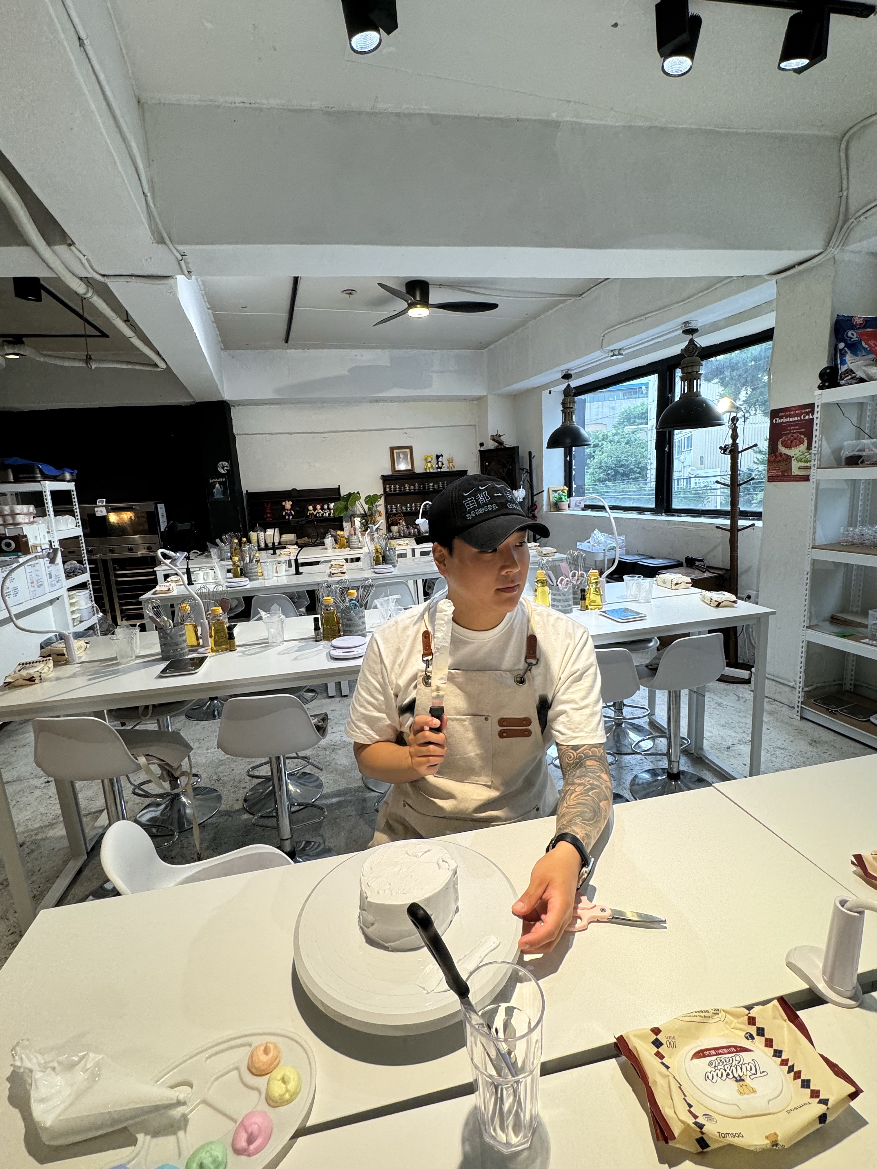 Stussy Dizzy Stock T-Shirt White, Travis Scott Cactus Jack x Fragment x Nike Houston To Ise Mie Hat Black 착용 스타일 - 5