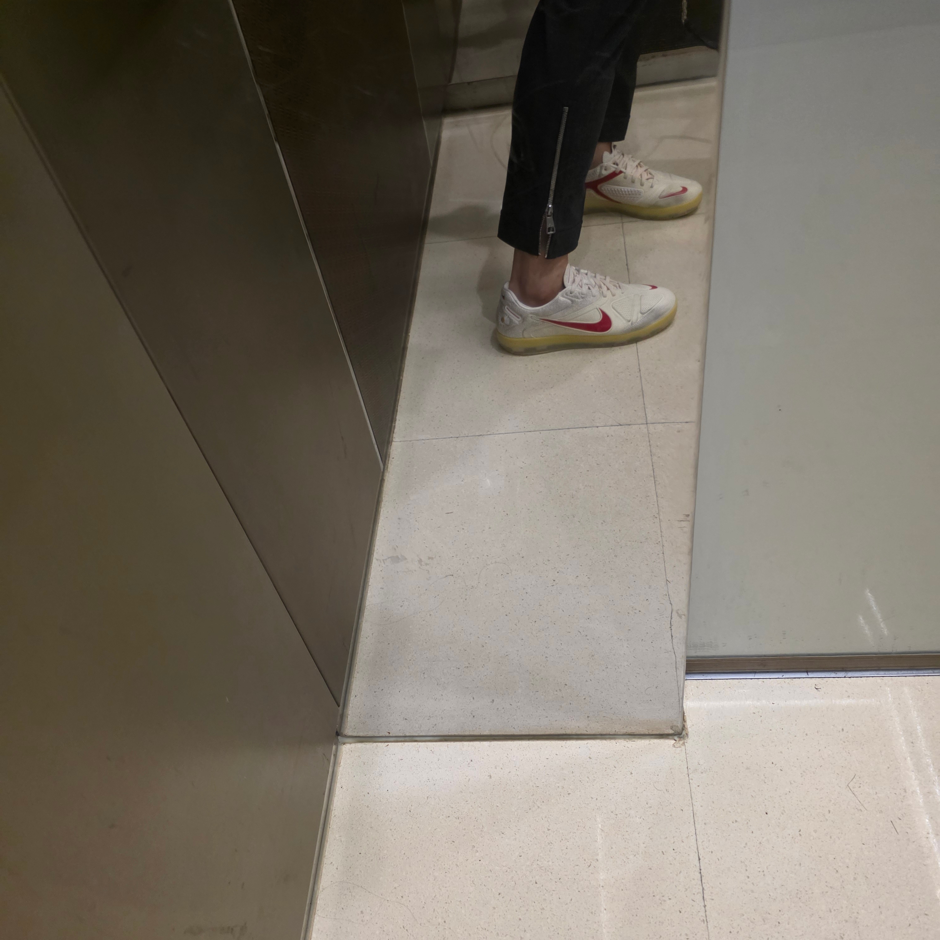 Nike x Peaceminusone Cryoshot CTR360 Natural and University Red 착용 스타일