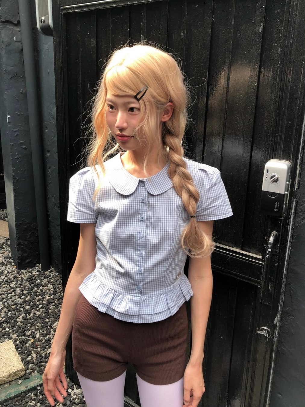 Rosefrantz Puff Sleeve Peplum Check Blouse [Sky Blue] 착용 스타일 - 5