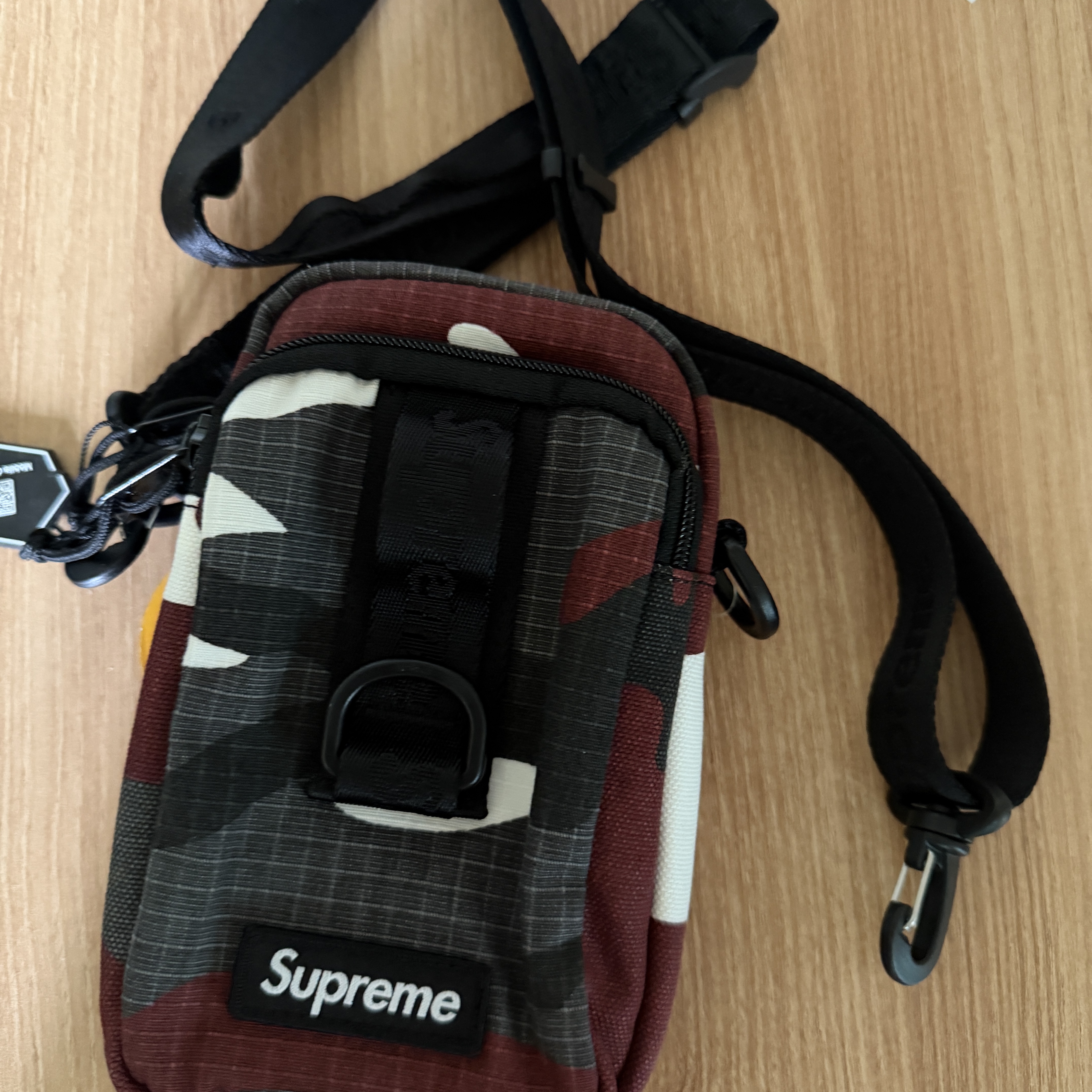 Supreme Side Bag Red Camo - 26SS 착용 스타일