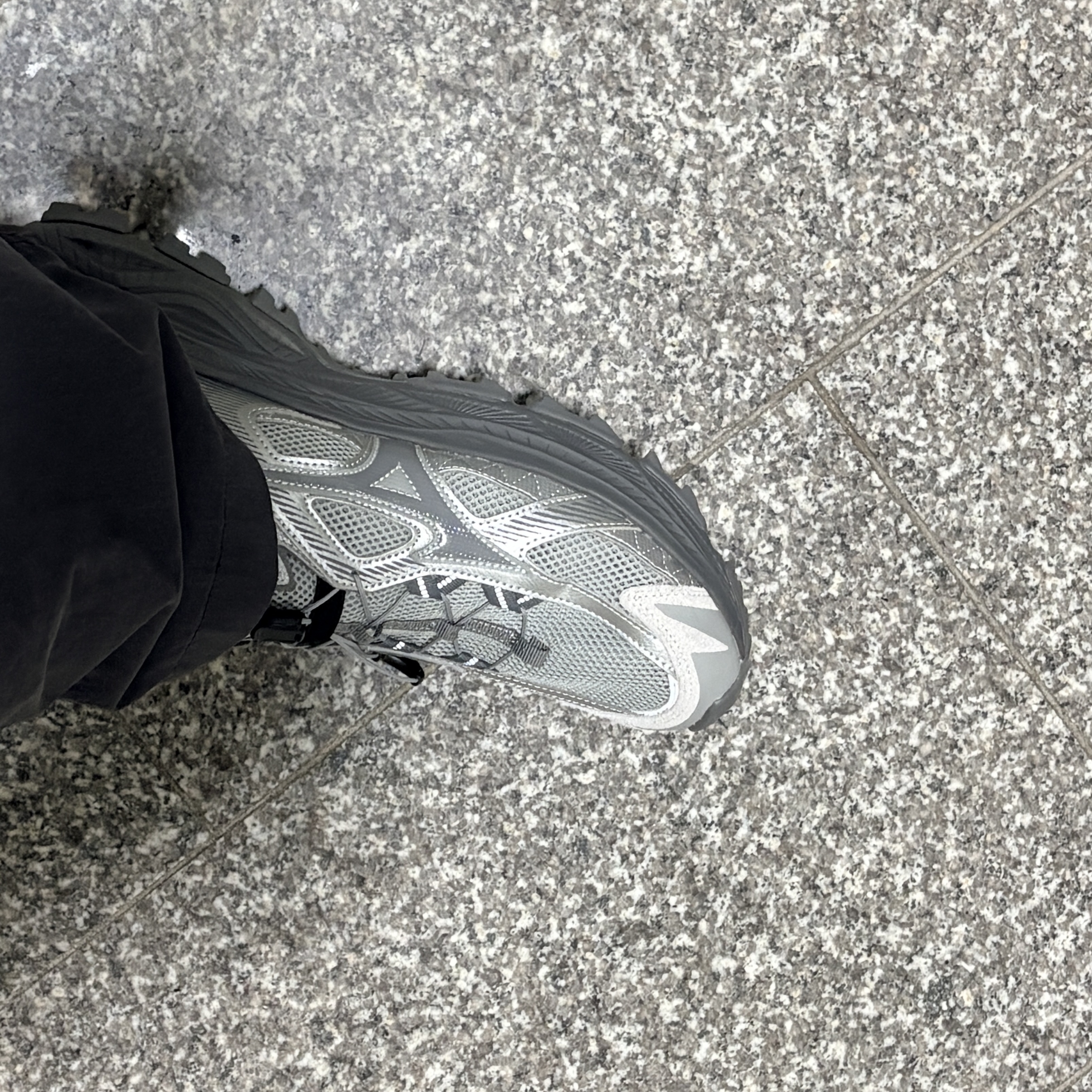 Mizuno Racer Trail SE Silver Grey 착용 스타일 - 3