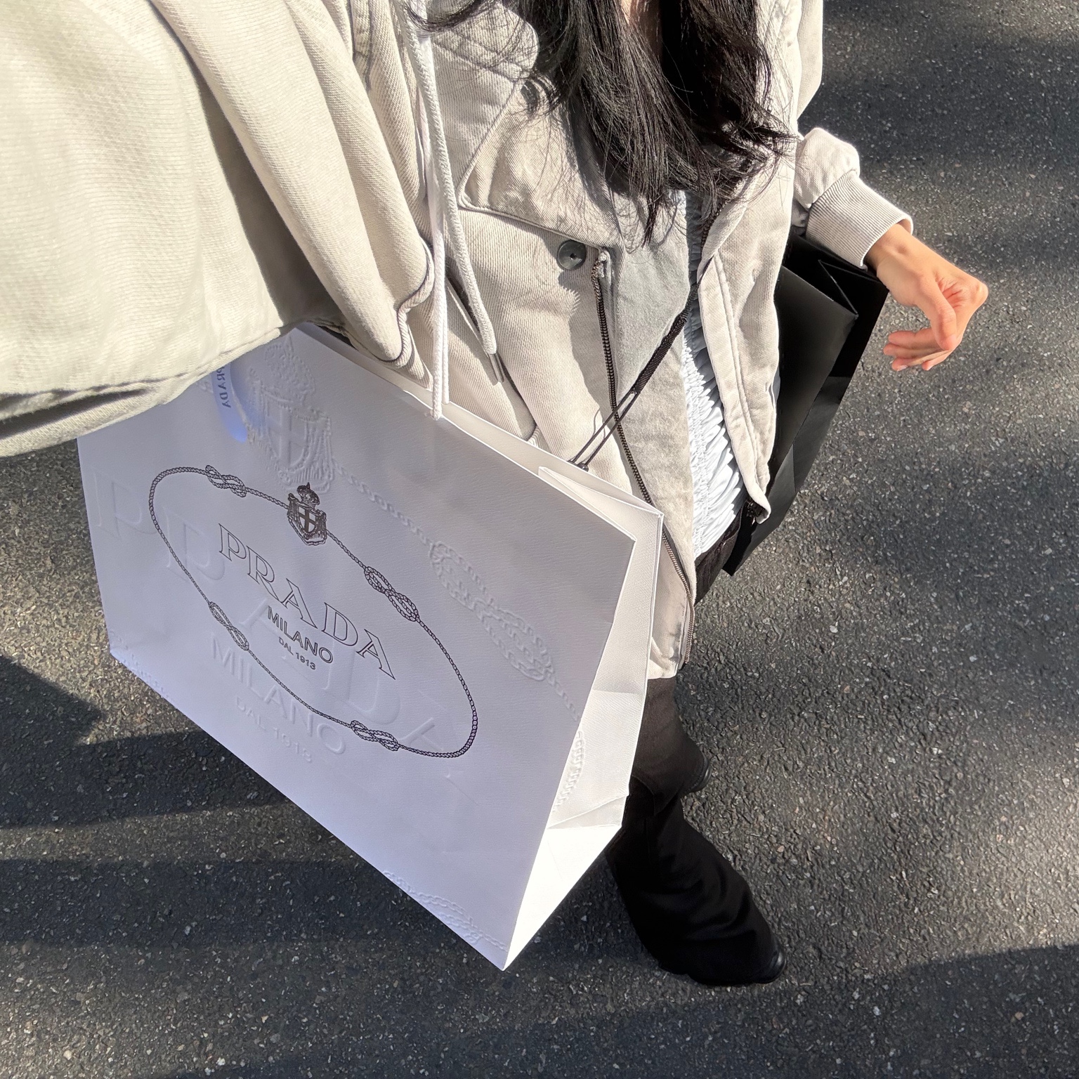Sik-K x Lil Moshpit K-FLIP+ Deluxe LP White Marble, (W) Dior Toile de Jouy Sauvage Mitzah Scarf Silk Twill Ivory Navy Blue 착용 스타일 - 5