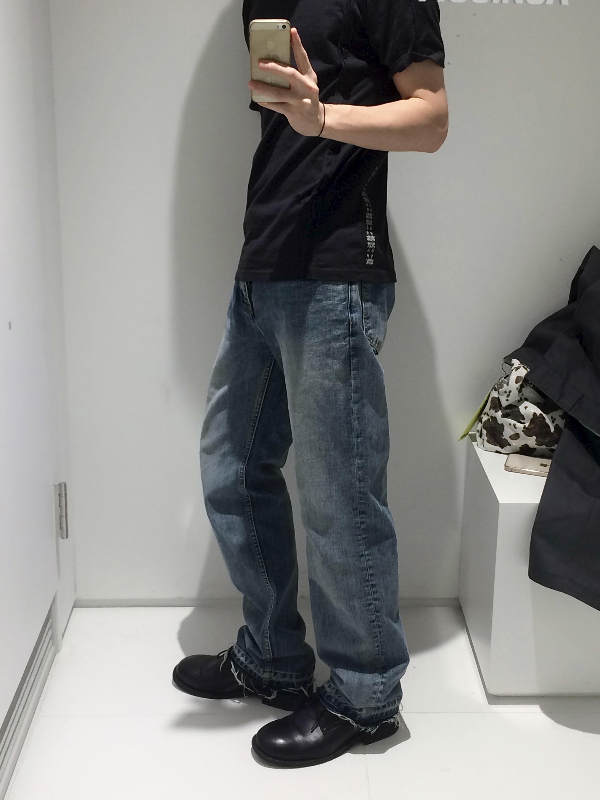 Karactor Fiddlehead Half T-Shirts Black Charcoal 착용 스타일