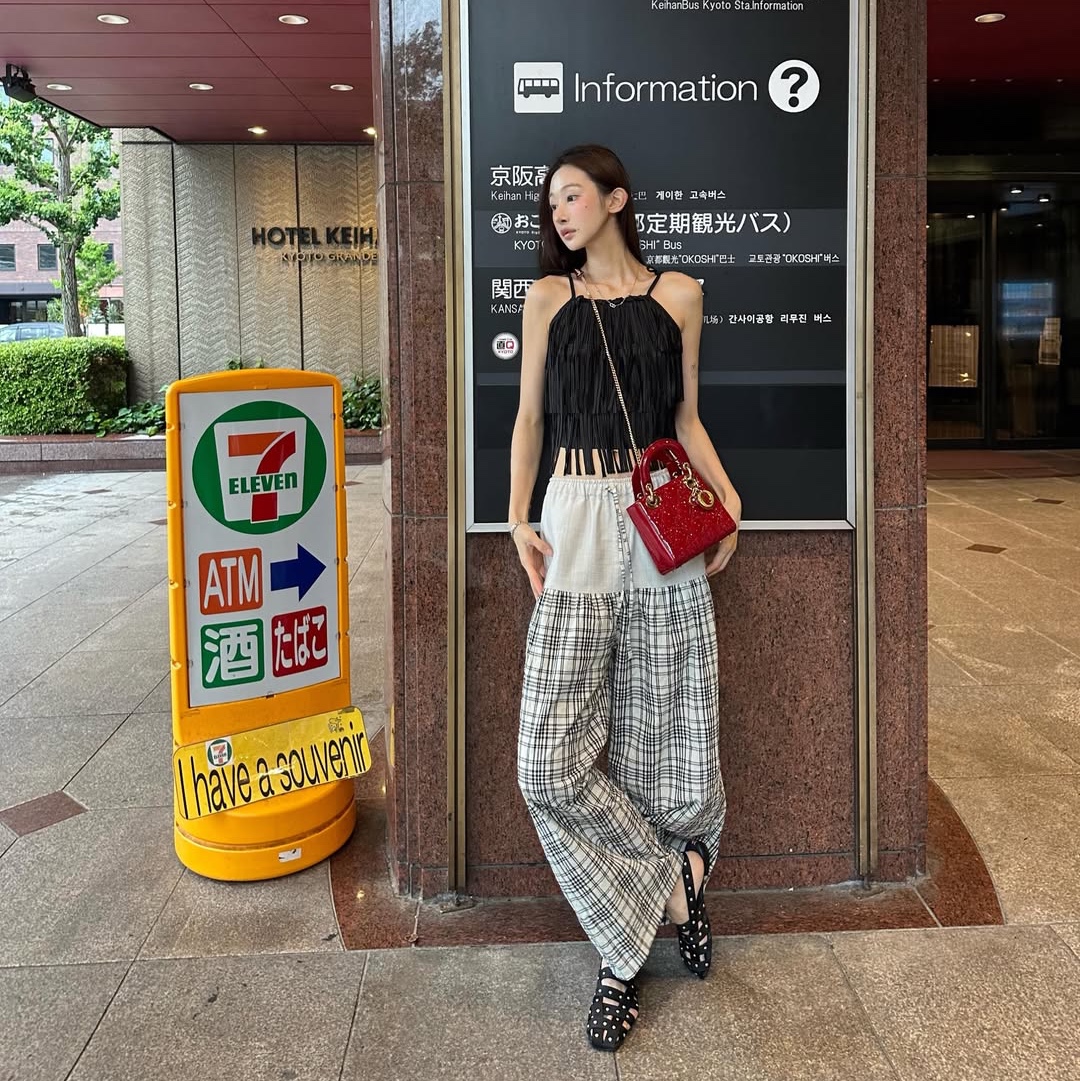 SOMSOC Bay Denim Check Lounge Pants Beige 착용 스타일 - 1