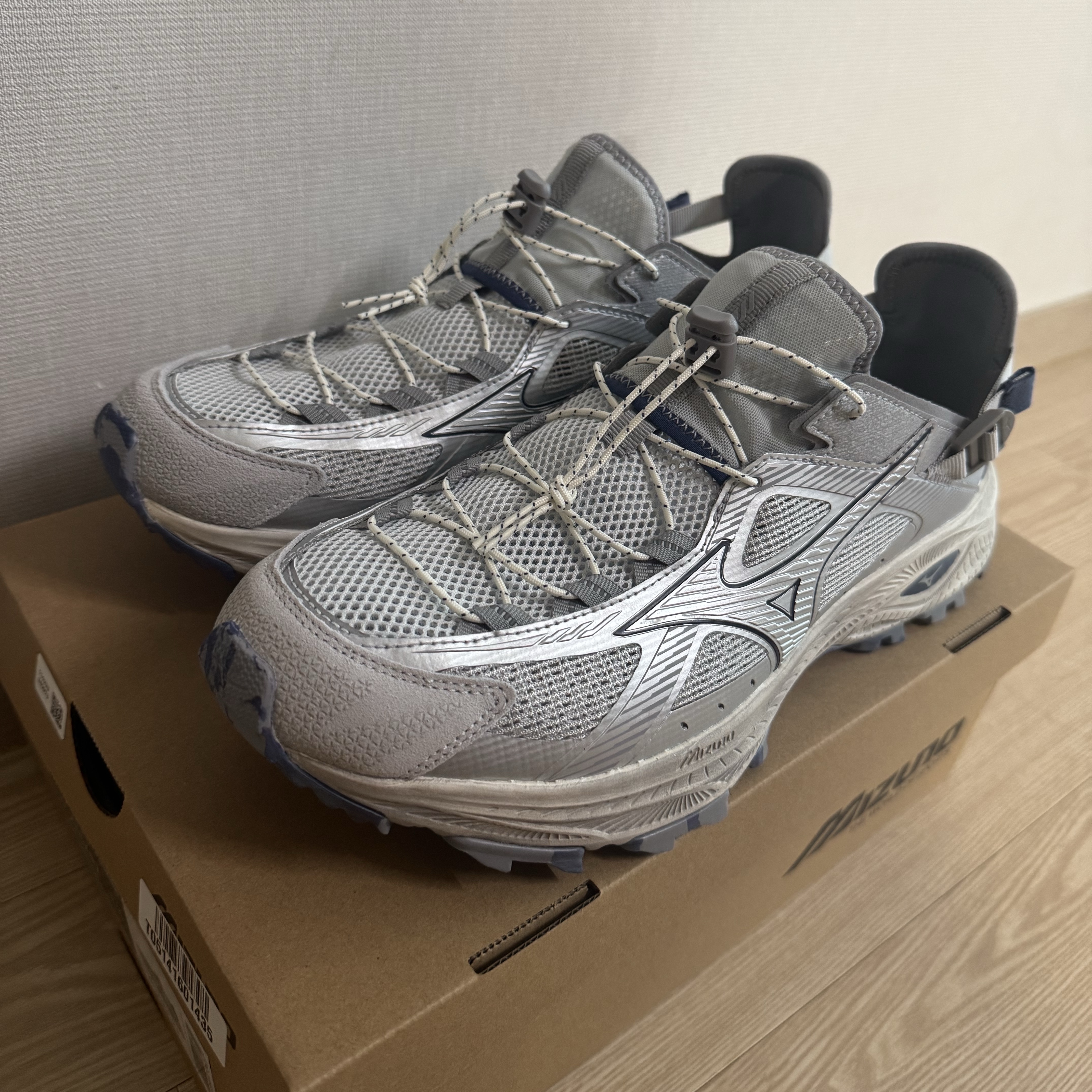Mizuno Racer Trail SE V2 Silver Grey 착용 스타일