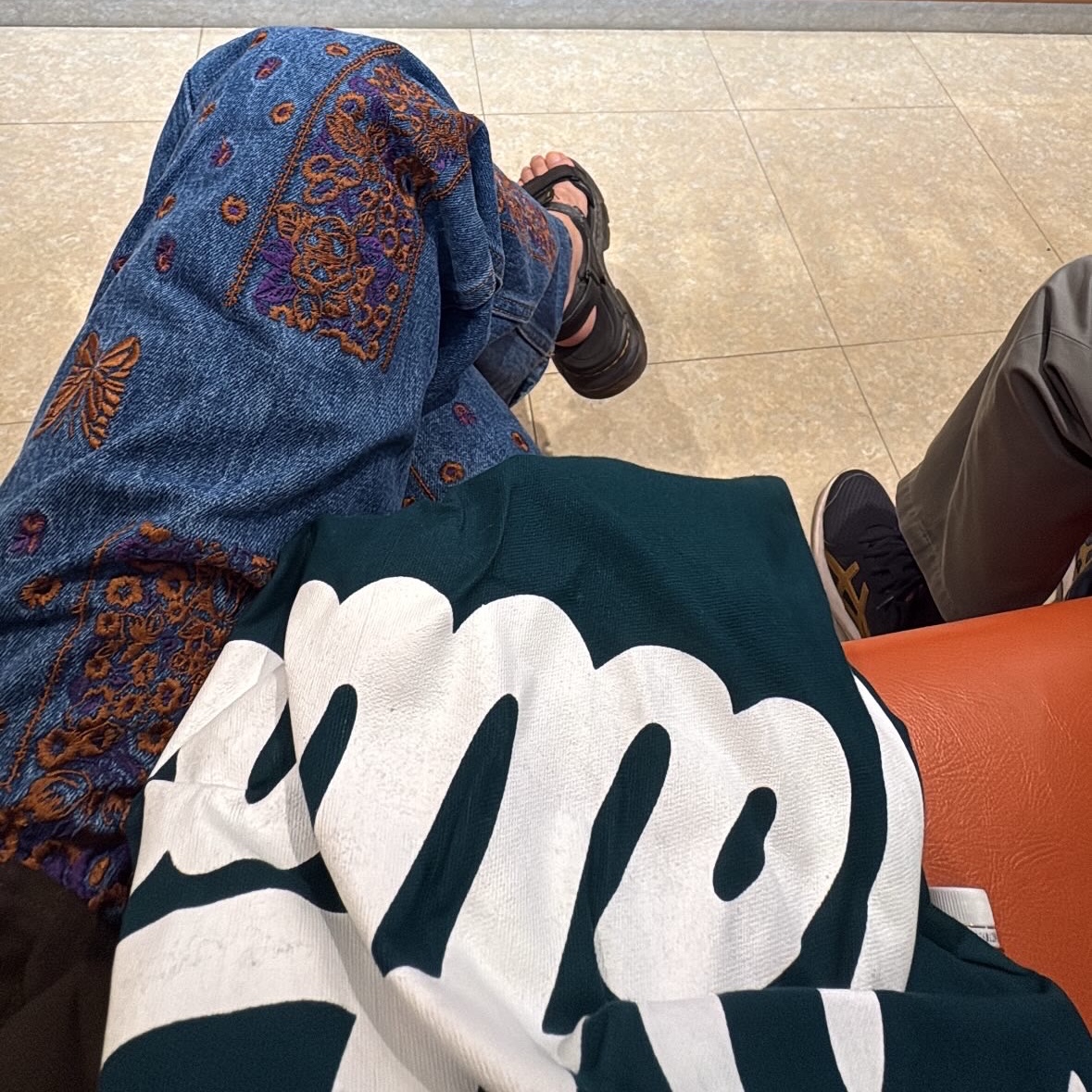 Needles x Nomarhythm Textile Bandana EMB. Denim Pant Brown, Dr. Martens Forster Poly Webbing Sandal Black 착용 스타일