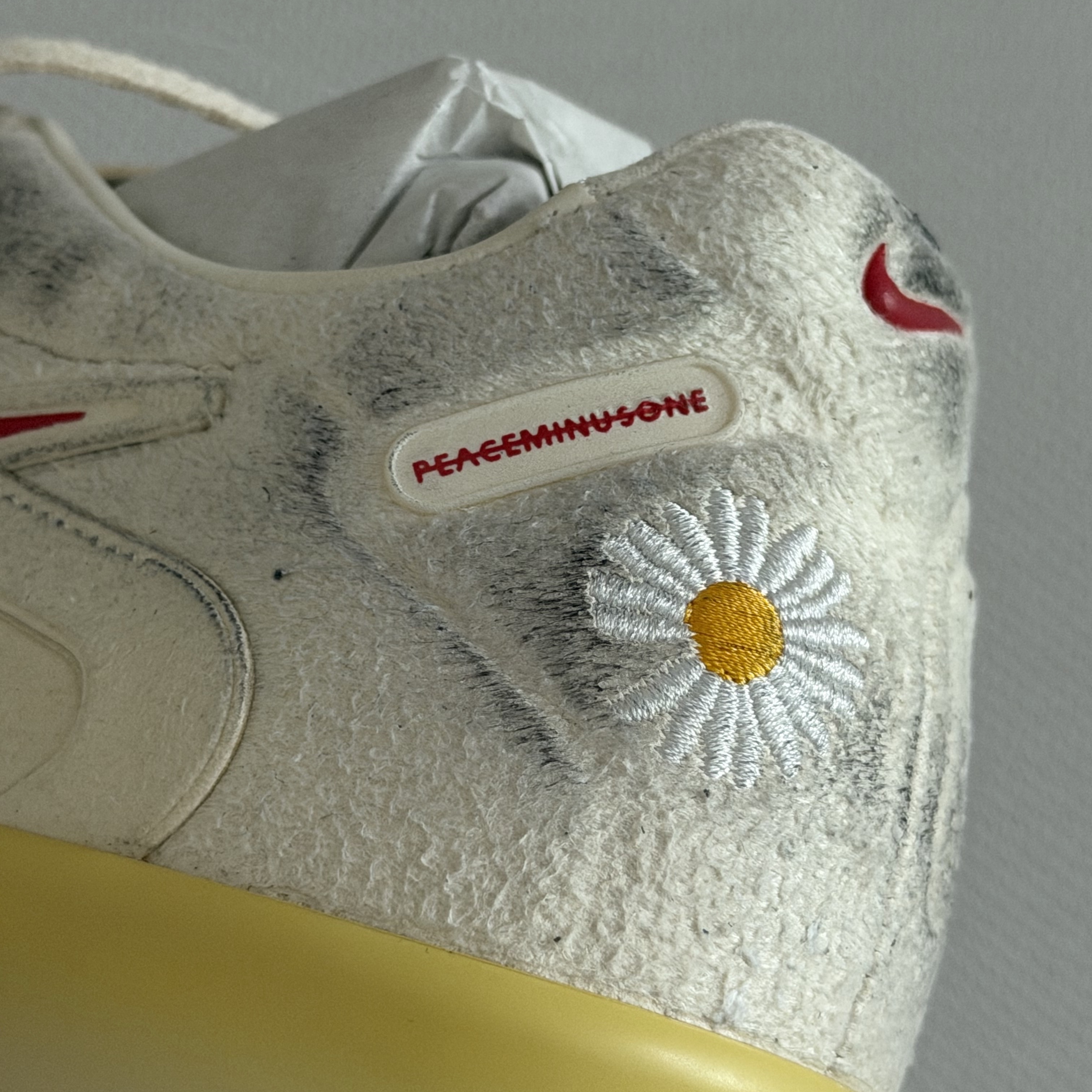 Nike x Peaceminusone Cryoshot CTR360 Natural and University Red 착용 스타일 - 2