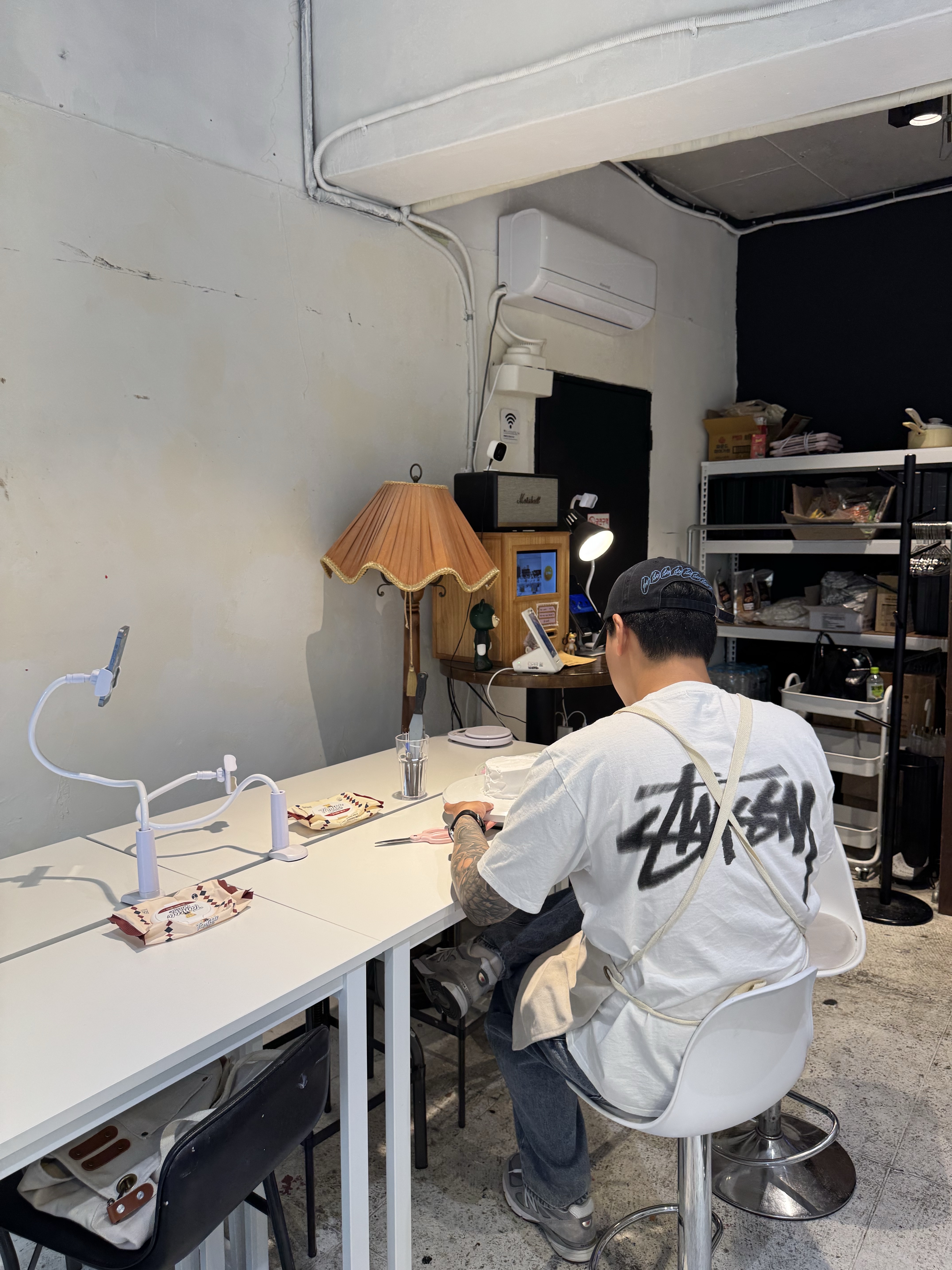 Stussy Dizzy Stock T-Shirt White, Travis Scott Cactus Jack x Fragment x Nike Houston To Ise Mie Hat Black 착용 스타일 - 2
