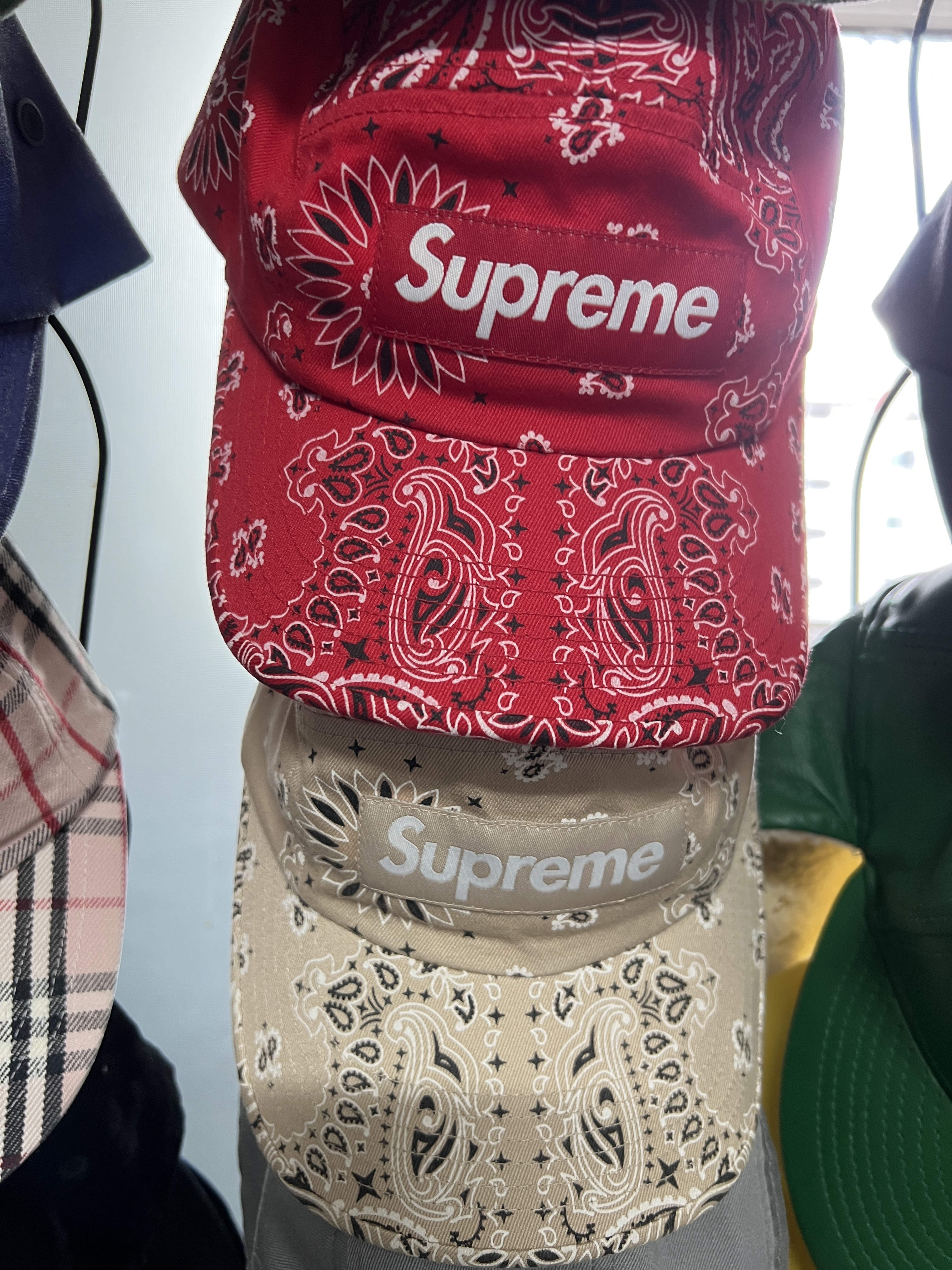Supreme Bandana Camp Cap Red - 21SS, Supreme Bandana Camp Cap Tan - 21SS 착용 스타일