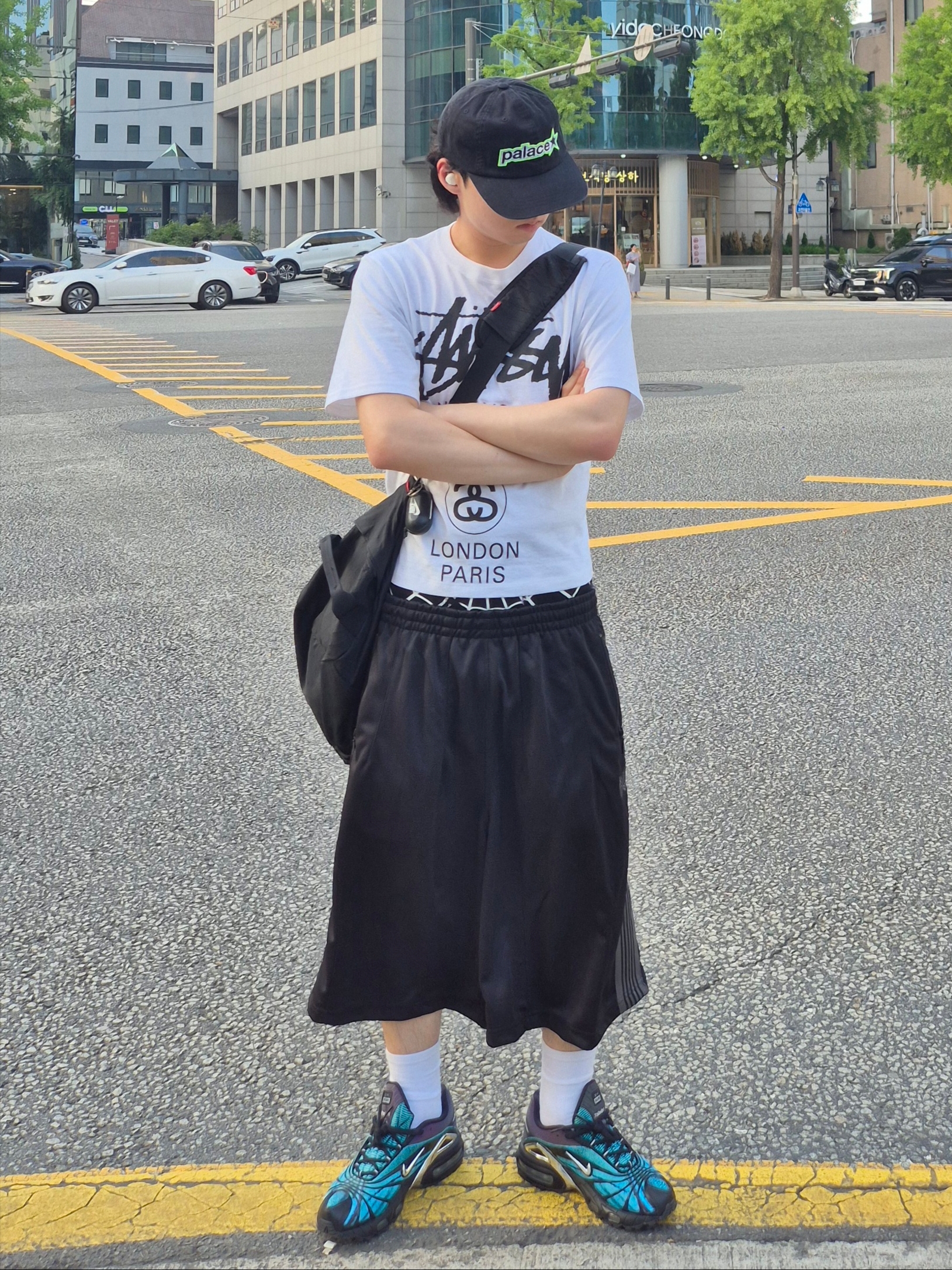 Stussy World Tour T-Shirt White, Supreme x Hanes Spider-Man Boxer Briefs Black (2 Pack) - 26SS 착용 스타일 - 1
