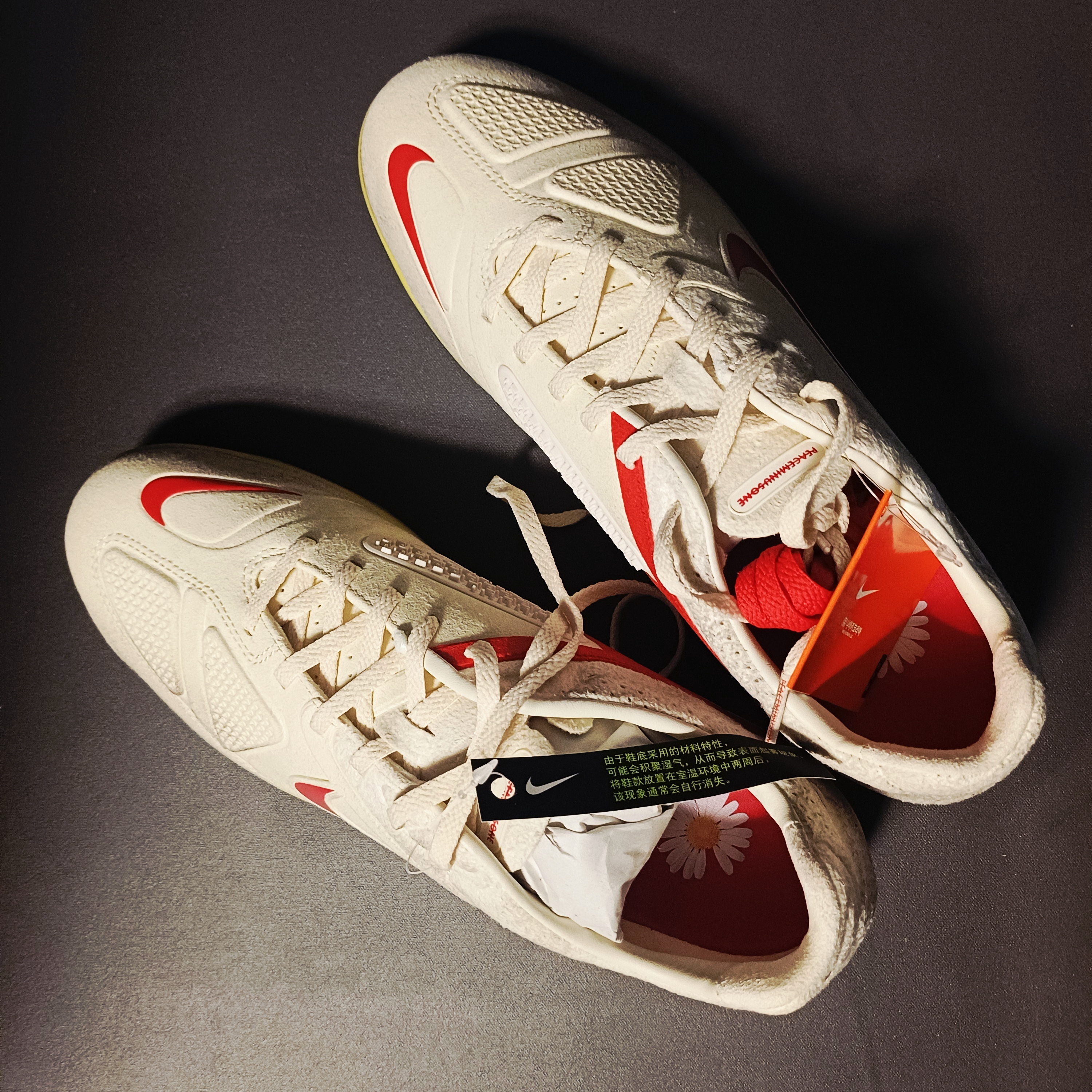 Nike x Peaceminusone Cryoshot CTR360 Natural and University Red 착용 스타일 - 3