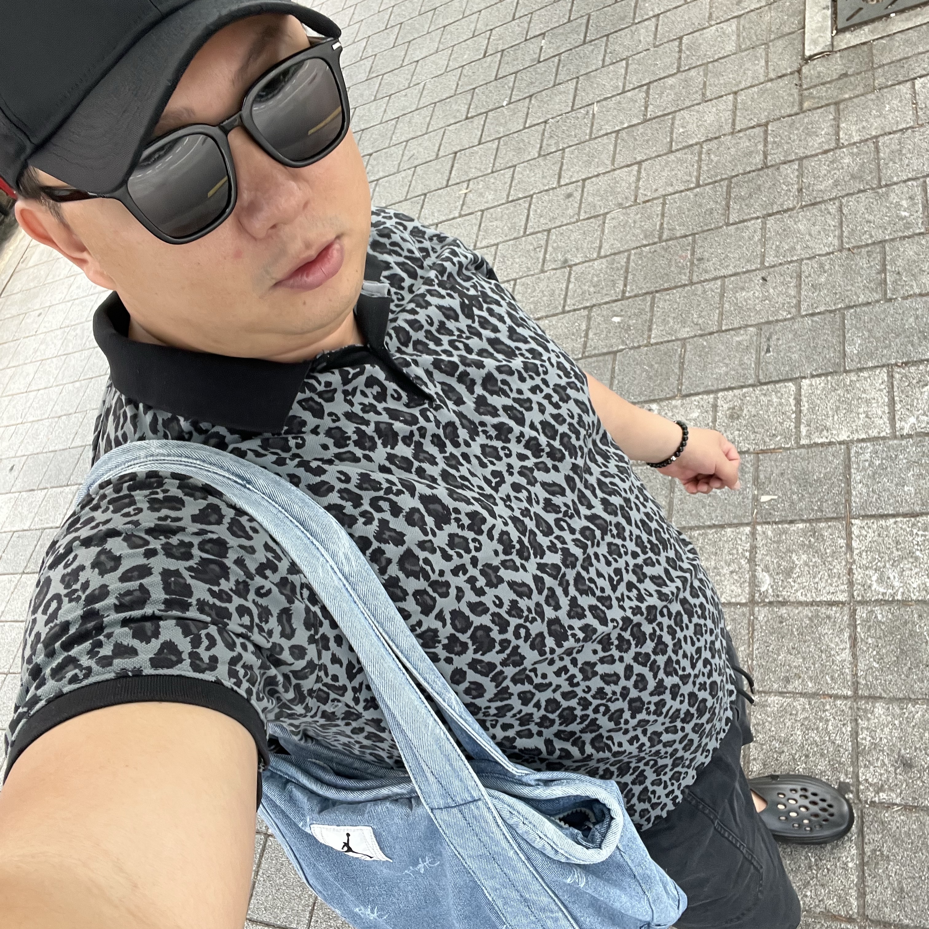 Nike ReactX Rejuven8 Triple Black 착용 스타일 - 2