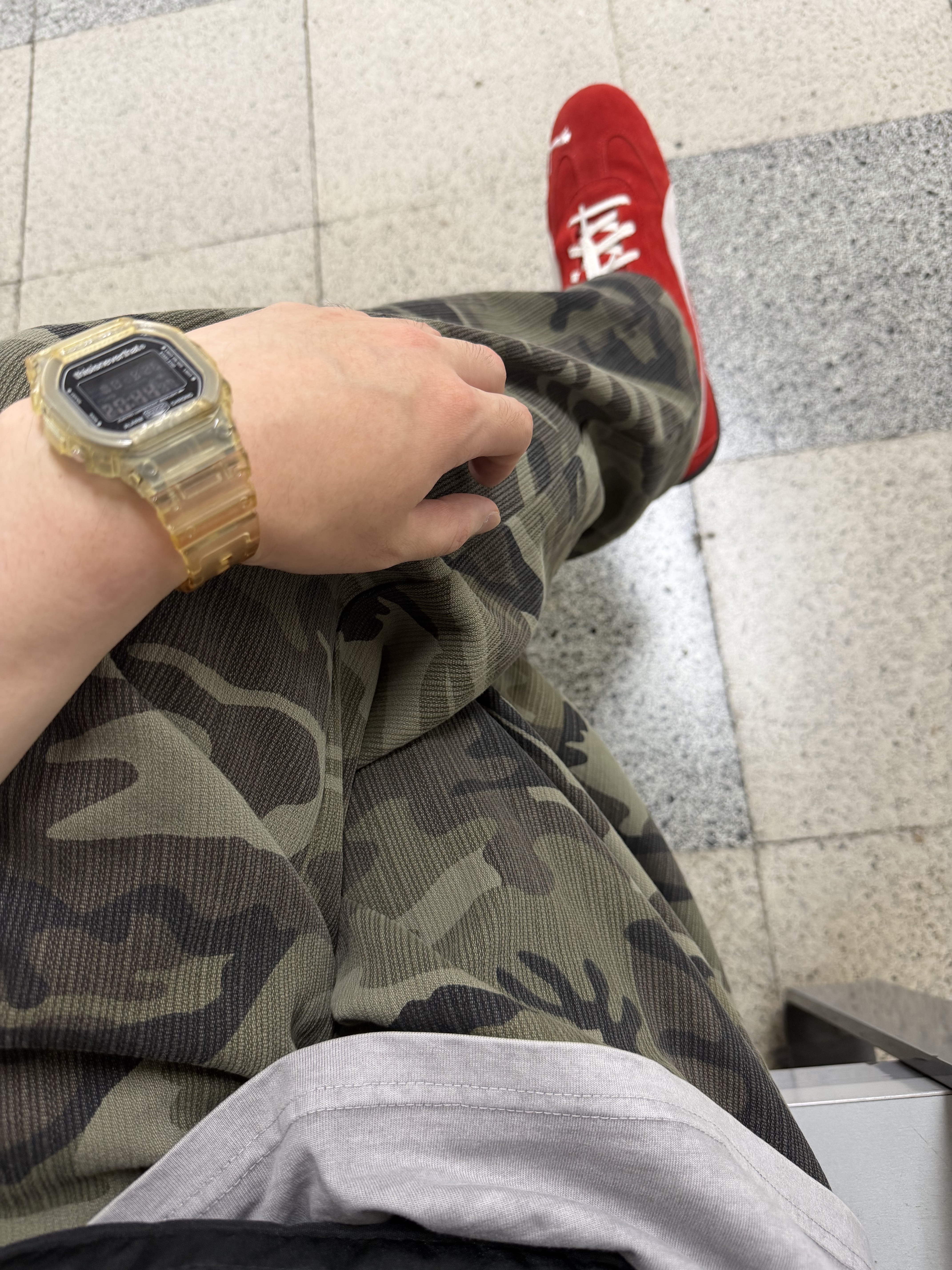 Nike Futura Washed Bucket Hat Dark Driftwood, Puma Speedcat OG Red White 착용 스타일 - 2