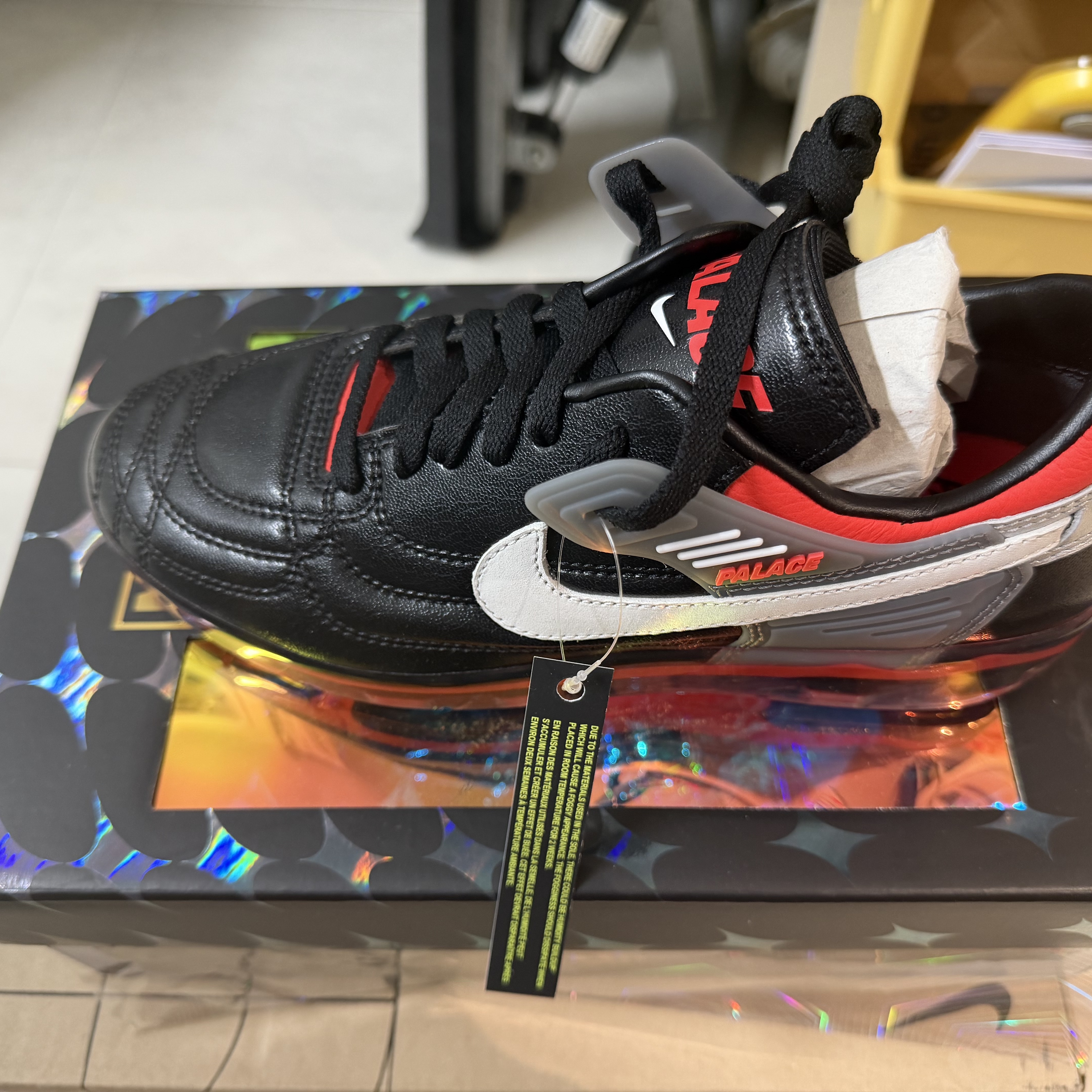 Nike x Palace Cryoshot Air Speed M Black and Crimson 착용 스타일 - 2