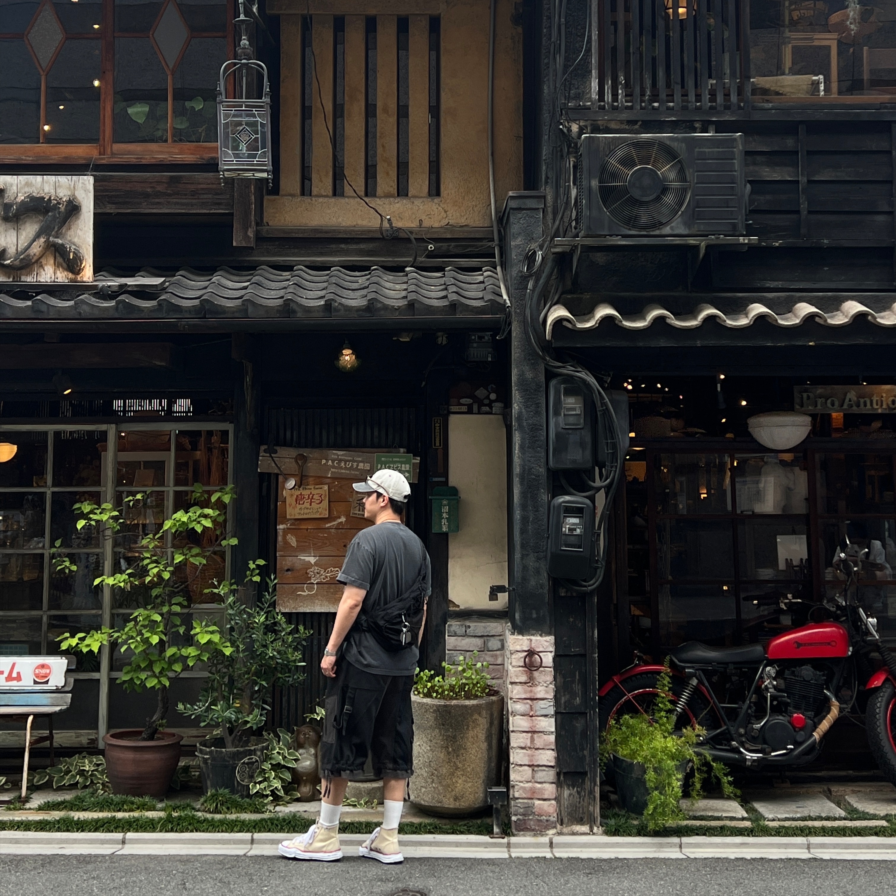 Maison Mihara Yasuhiro Peterson OG Sole Canvas High-top Sneakers Natural, C.P. Company Nylon B Lens Cross Bag Black 착용 스타일