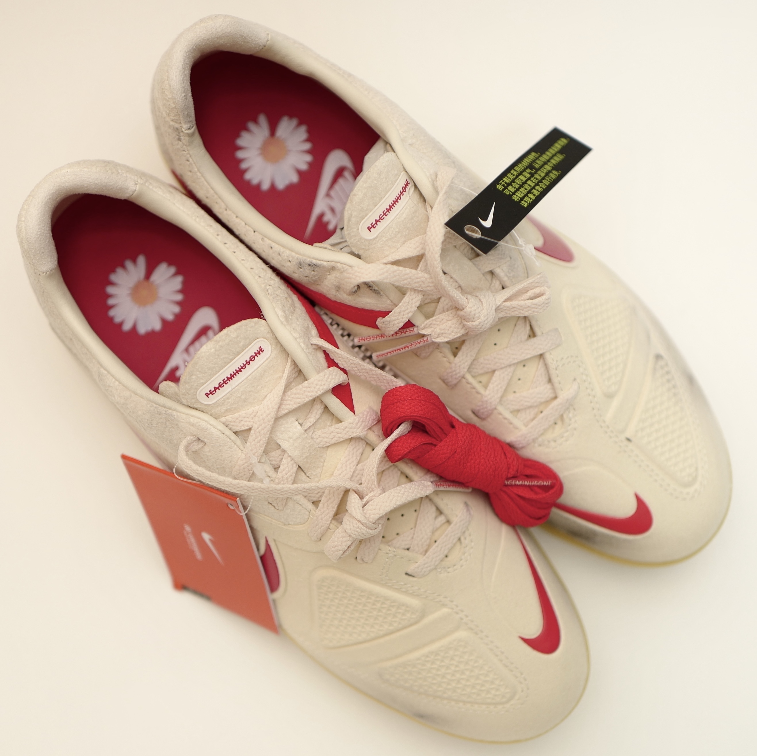 Nike x Peaceminusone Cryoshot CTR360 Natural and University Red 착용 스타일 - 1