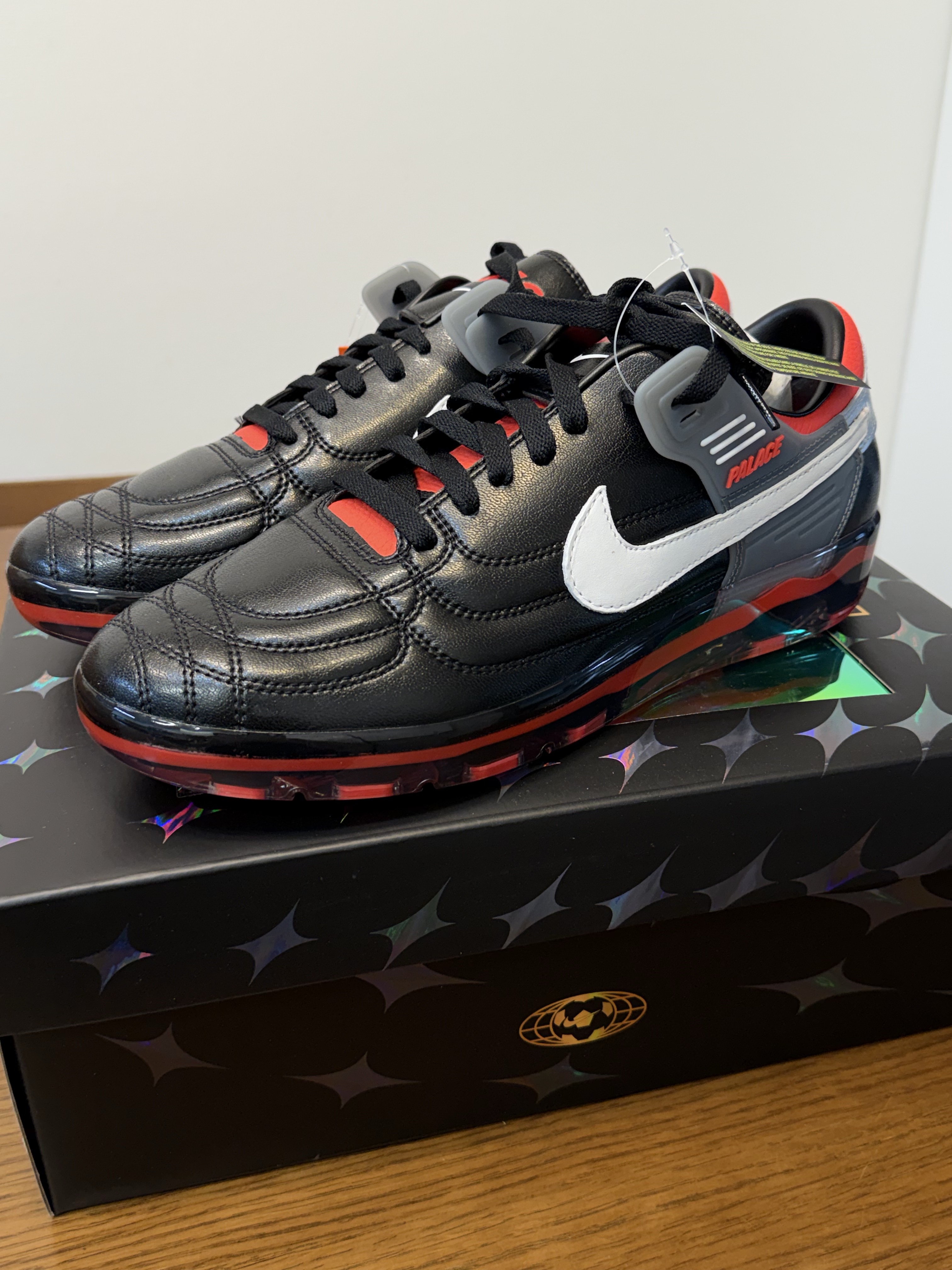 Nike x Palace Cryoshot Air Speed M Black and Crimson 착용 스타일 - 1