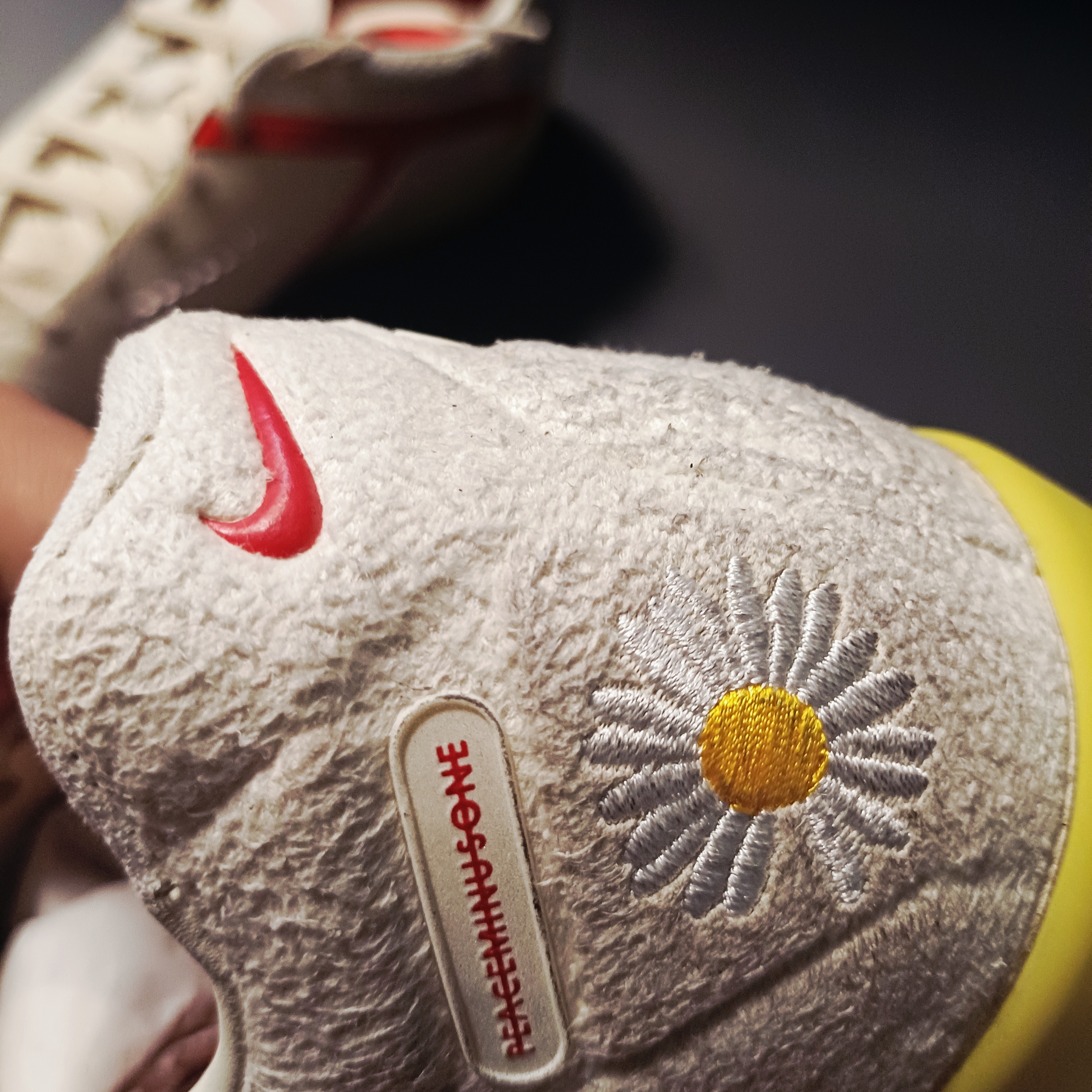 Nike x Peaceminusone Cryoshot CTR360 Natural and University Red 착용 스타일 - 5