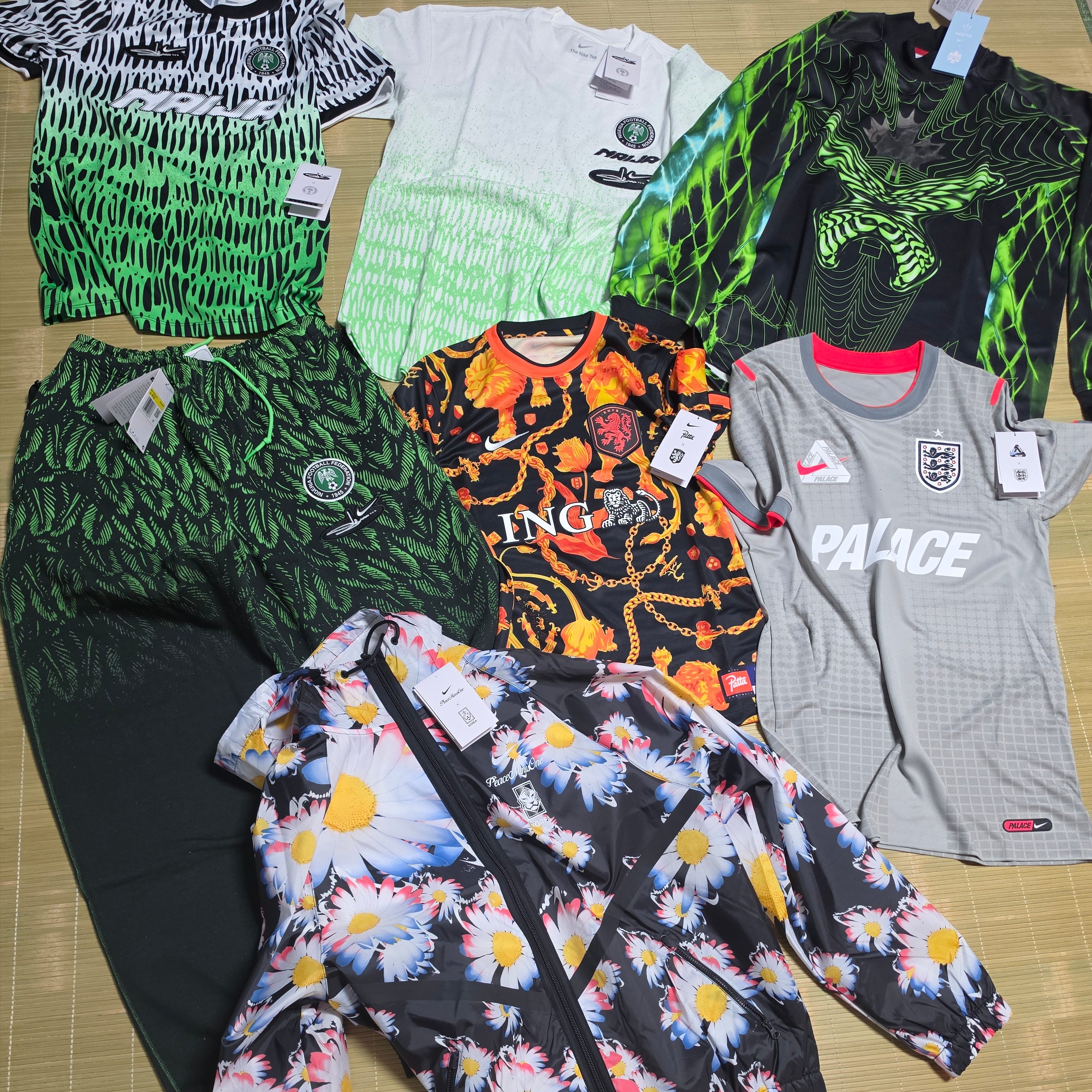 Nike x Peaceminusone Korea Anthem Jacket Black (IH1622-010) (Non Marking Ver.), Palace x Nike England Dri-Fit Academy Pro Short Sleeve Football Top Pewter Grey Bright Crimson 착용 스타일