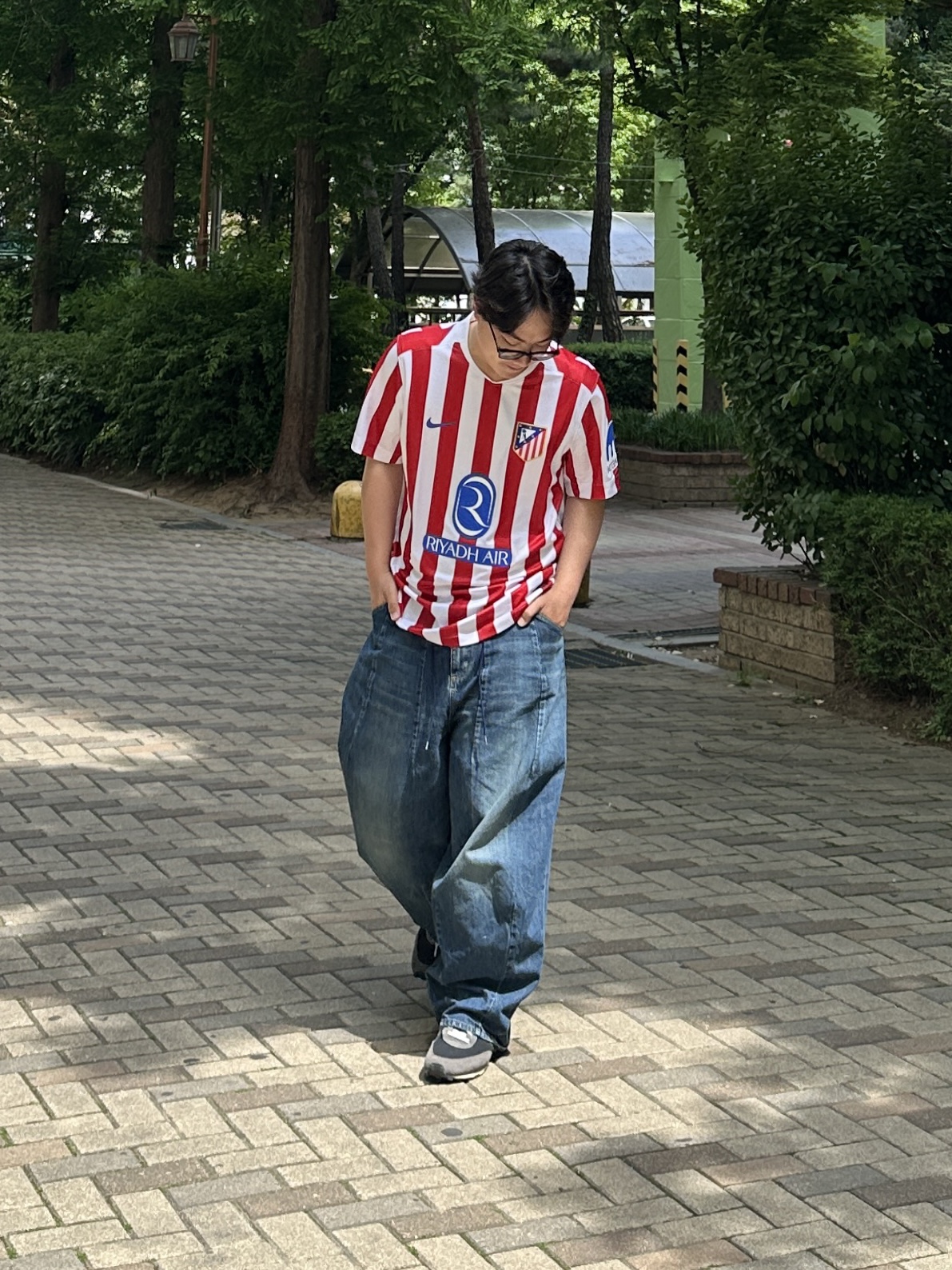 Nike Atletico Madrid 2025/26 Stadium Home Dri-Fit Soccer Replica Jersey Sport Red White (Non Marking Ver.) 착용 스타일 - 1