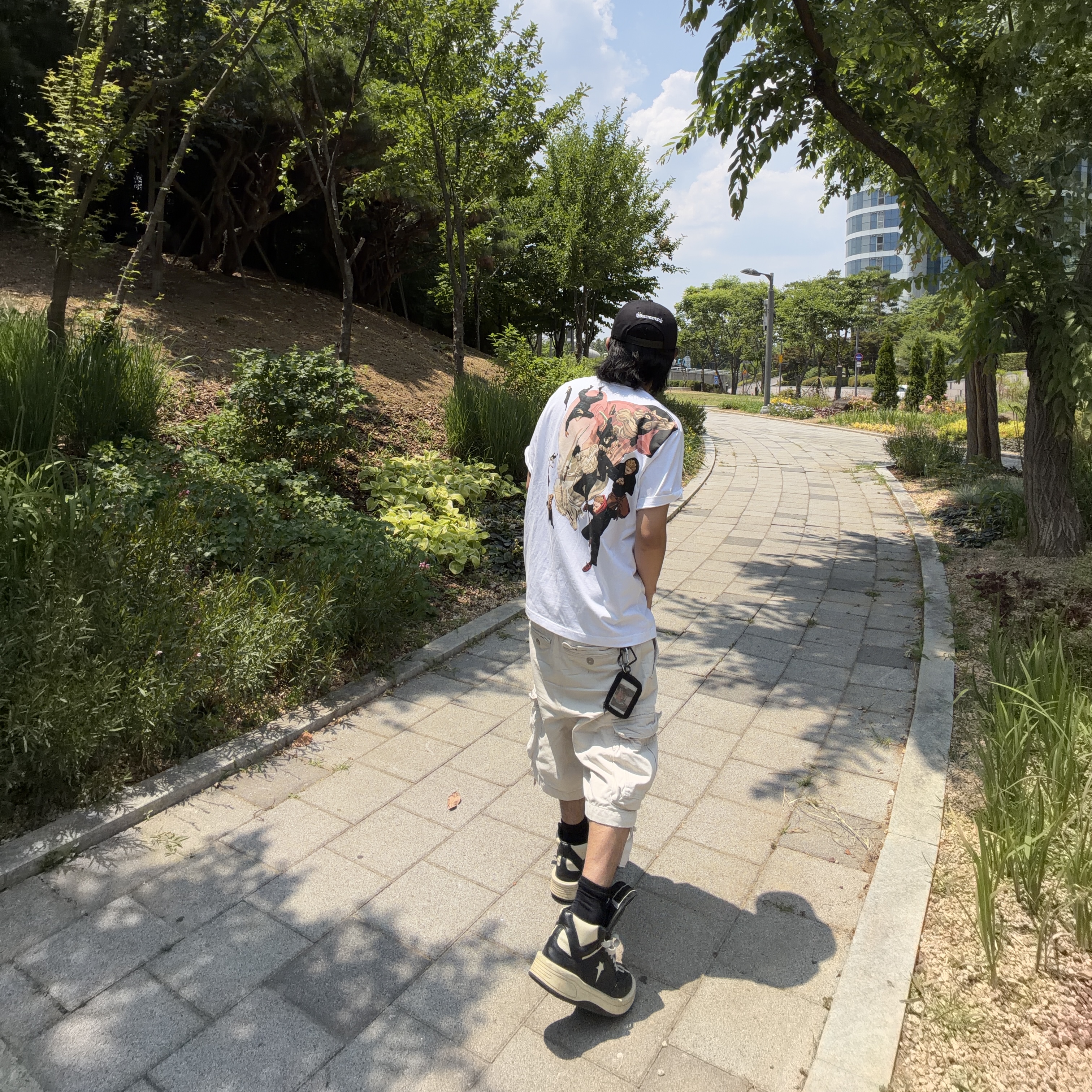 Uniqlo UT Shueisha 100th Anniversary Jujutsu Kaisen T-Shirt White, Converse x Drkshdw Turbowpn Black Cream 착용 스타일 - 1