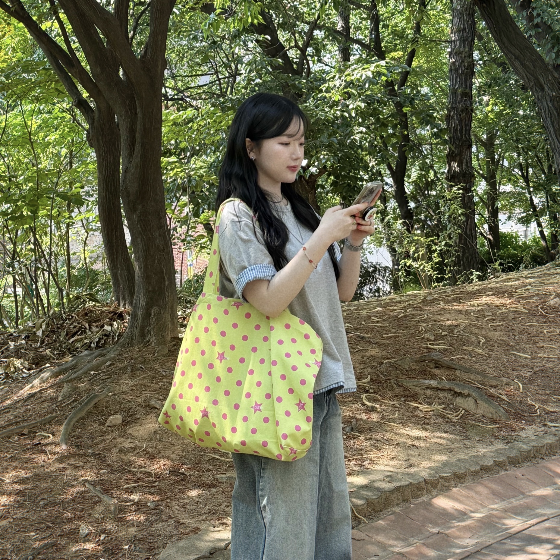 SLOW RECORD HOUSE Layered Check Roll-Up T-Shirt Grey 착용 스타일 - 2