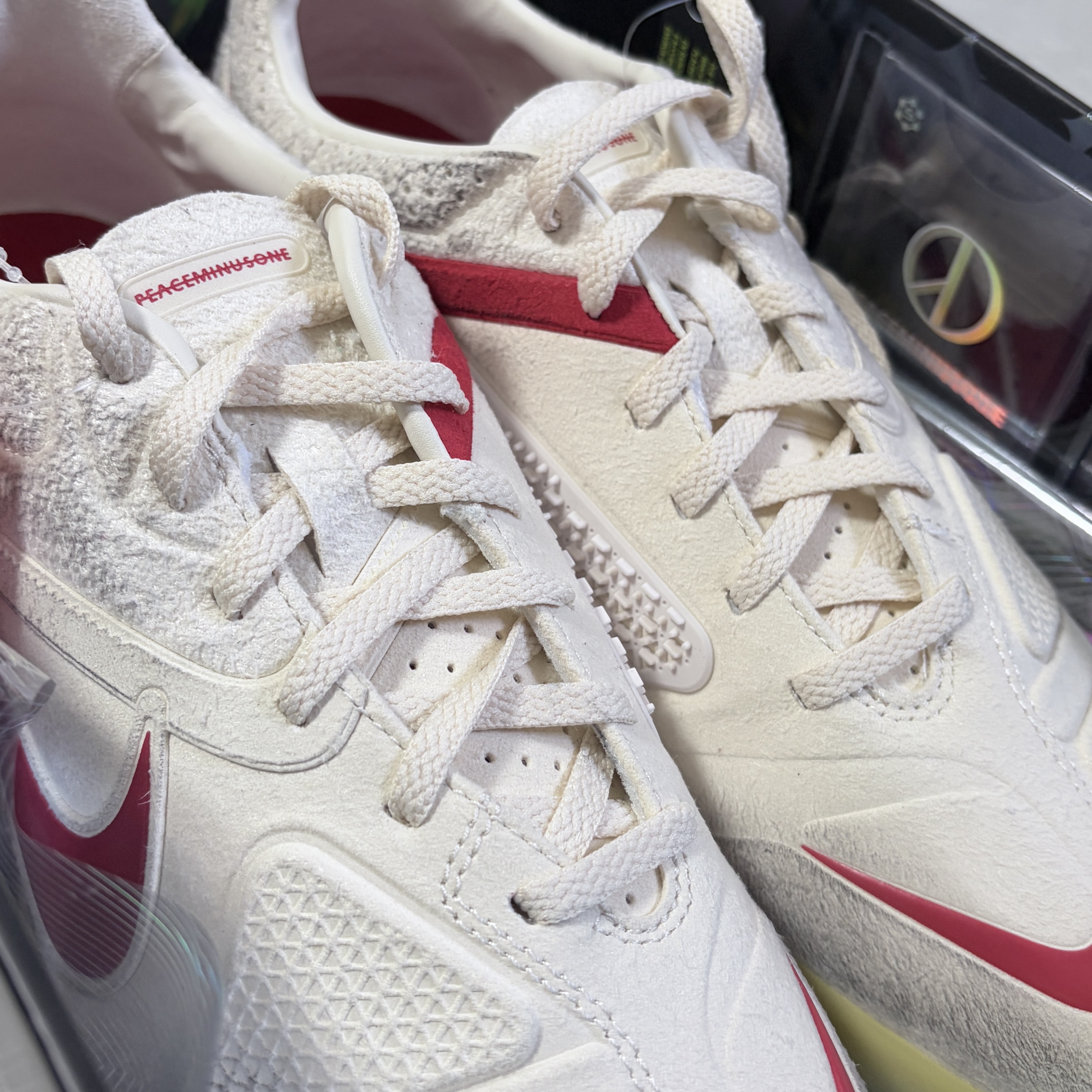 Nike x Peaceminusone Cryoshot CTR360 Natural and University Red 착용 스타일 - 1
