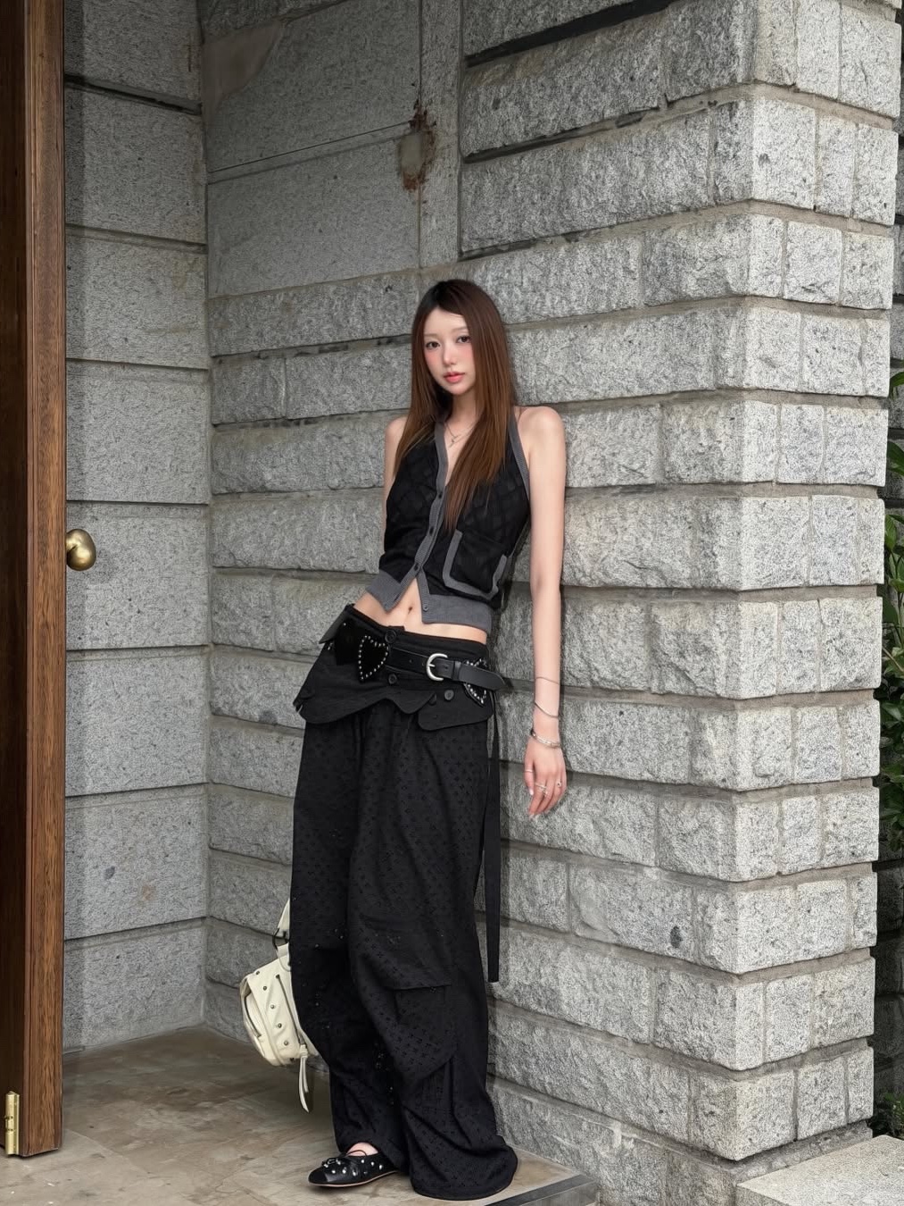 SOMSOC Argyle Jacquard Halterneck Vest Black 착용 스타일 - 2