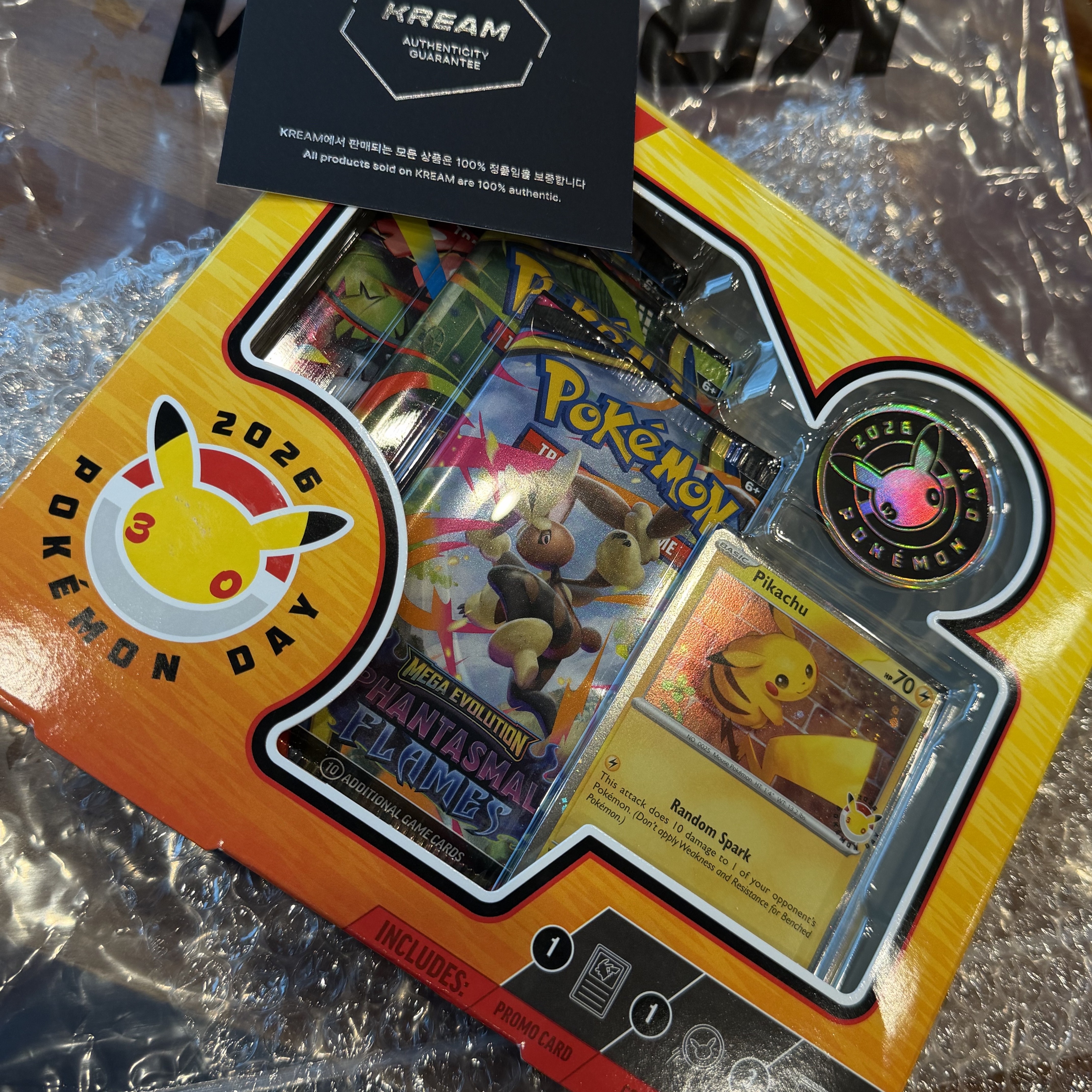 Pokemon TCG 30th Anniversary Pokemon Day 2026 Collection Box (English Ver.) 착용 스타일