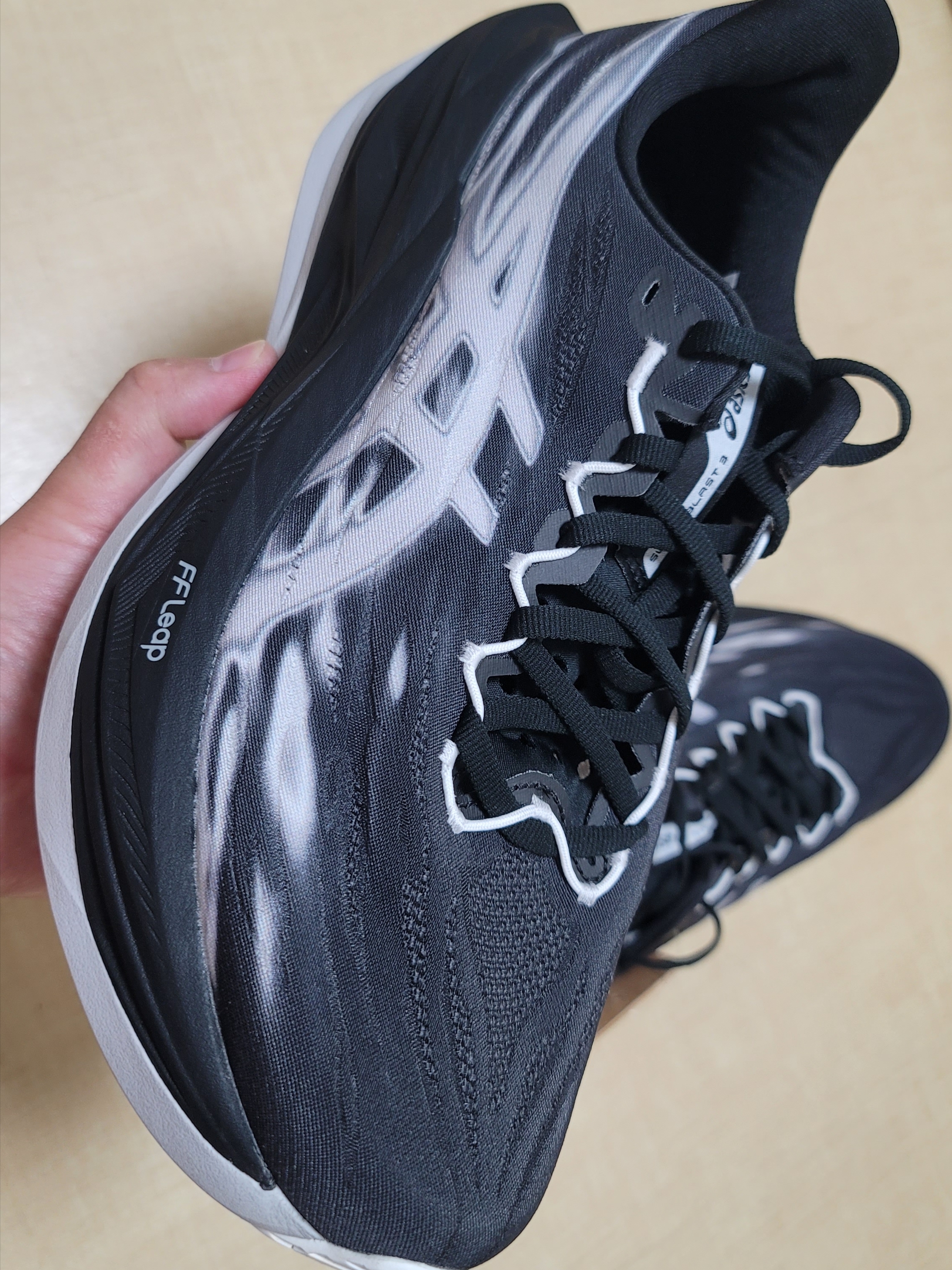 Asics Superblast 3 Black 착용 스타일