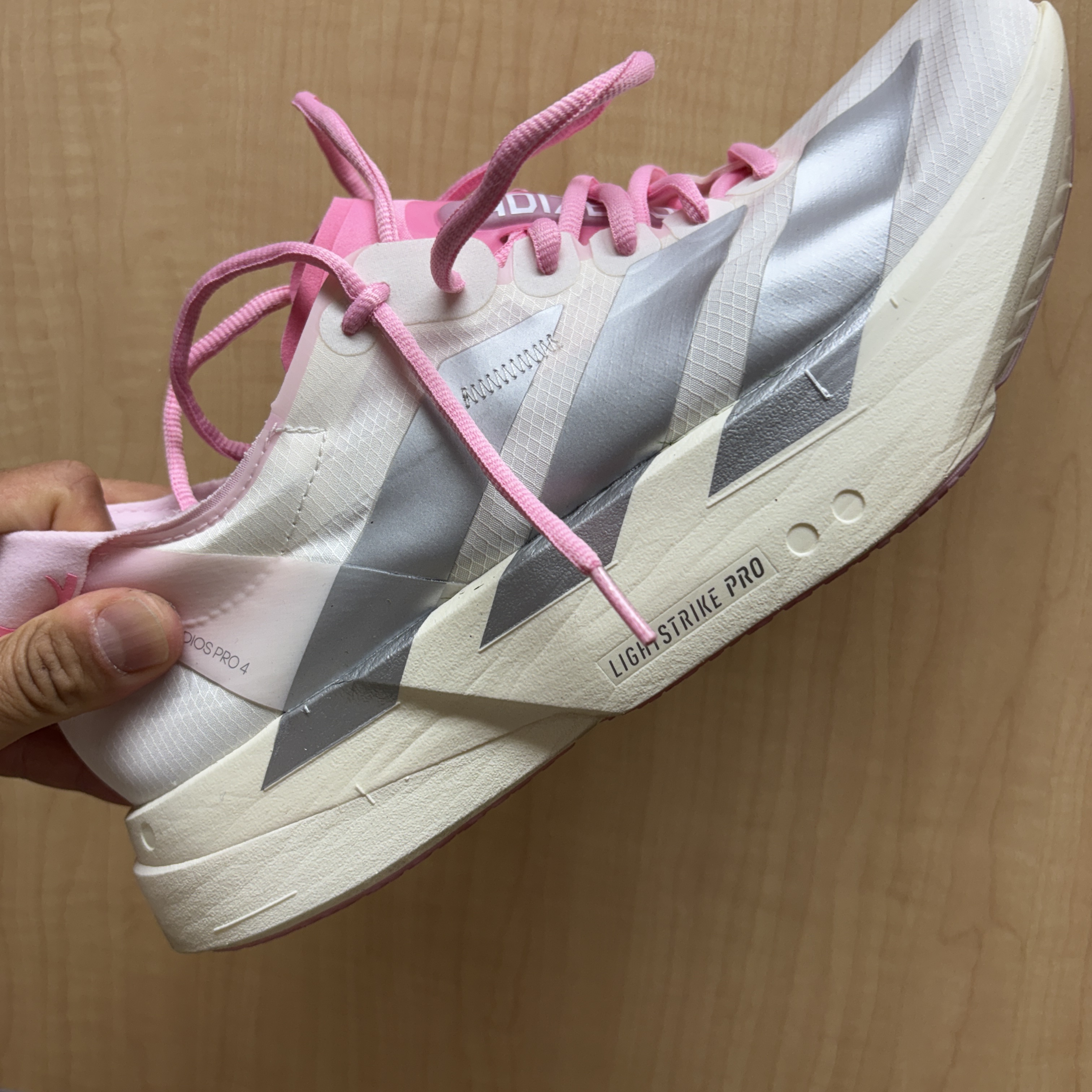 Adidas Adizero Adios Pro 4 Core White Silver Metallic 착용 스타일