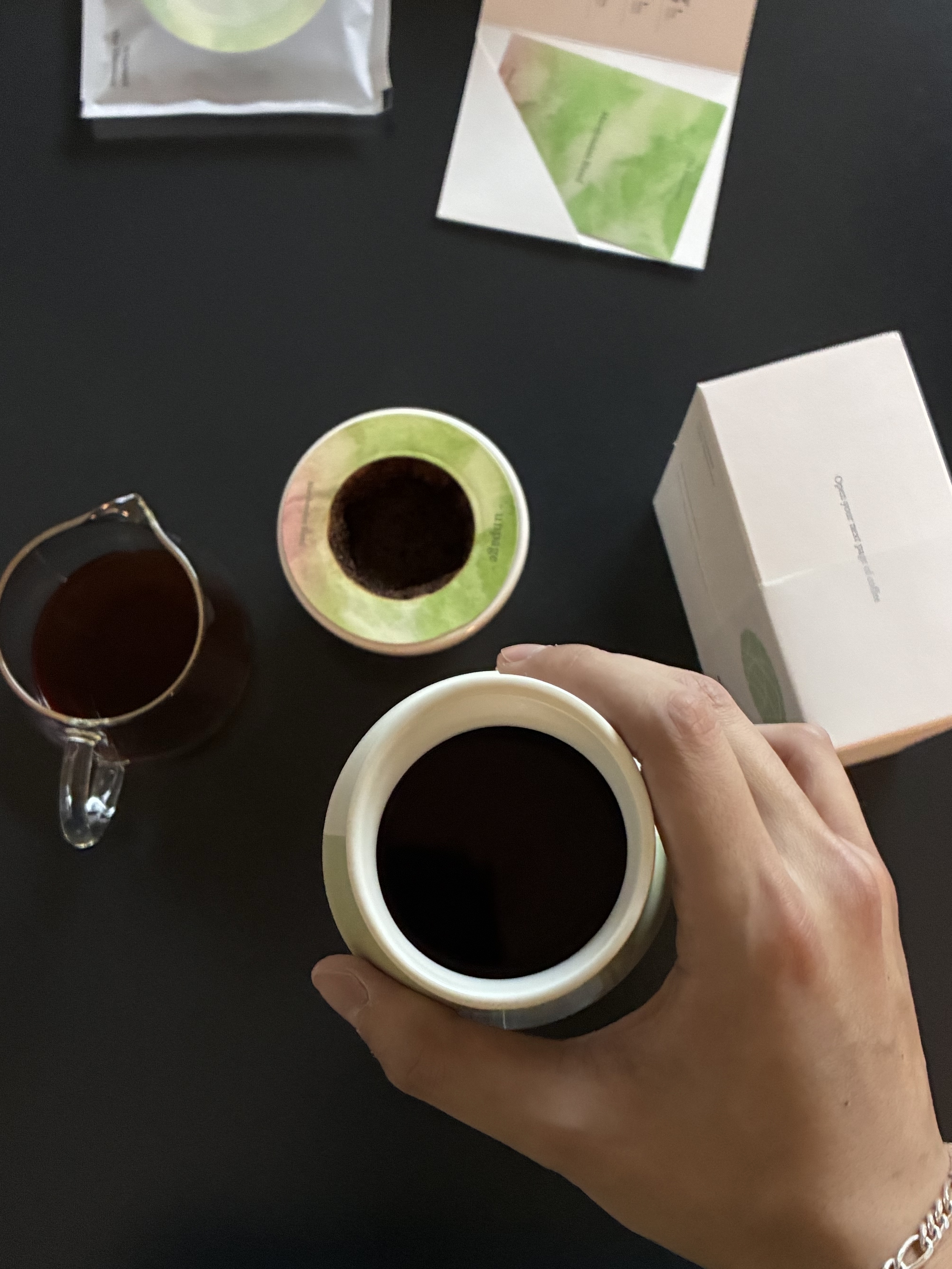 [KREAM 단독] unpage Marshmelon Blend Coffee Drip Bag 1box(4ea) 착용 스타일 - 1